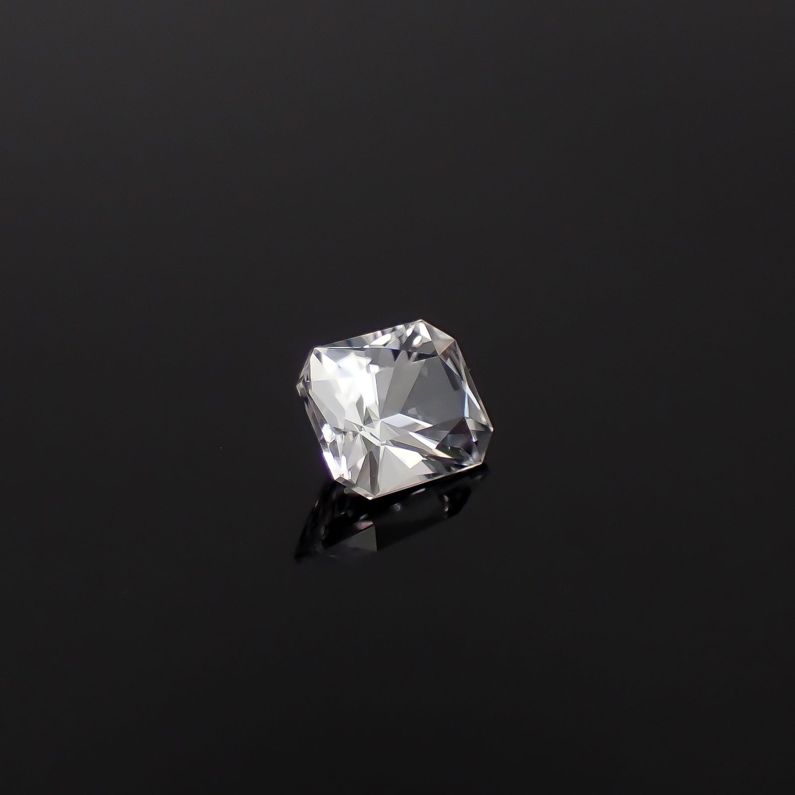 フェナカイト ロシア産 0.62ct / 5.8x4.7mm前後 [260231713]