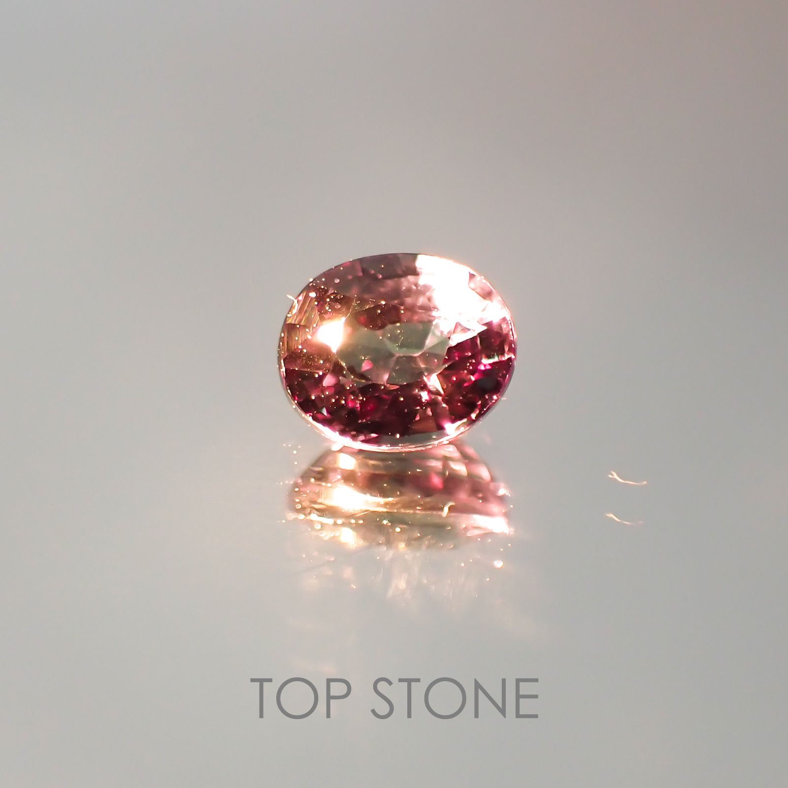 カラーチェンジガーネット(アレキタイプ) マダガスカル・ベキリー産 ルース 0.599ct[21029473]5.3×4.3mm前後