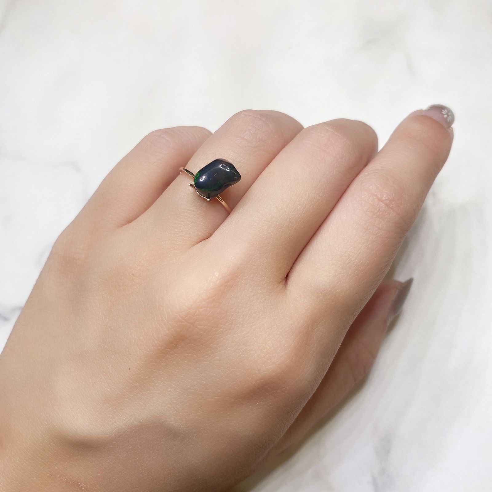 ◇バロック型◇ブラックオパール(宝石名オパール/加熱処理) エチオピア産 1.17ct 識別済[211013509]9.7×6.7mm前後 | TOP  STONE(トップストーン)