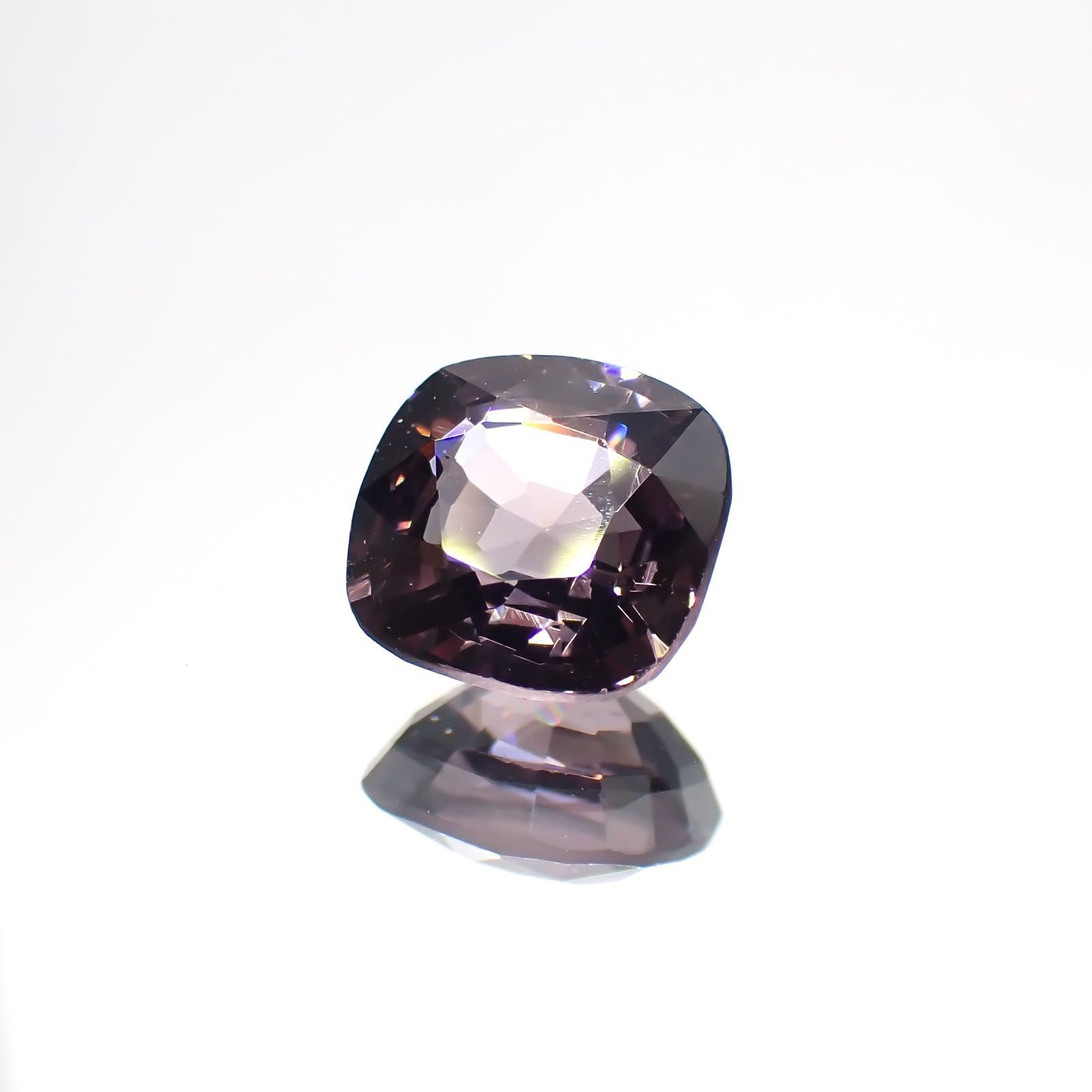 パープルスピネル(宝石名スピネル)ビルマ産 1.41ct 識別済[231124302]6.7x6.5mm前後