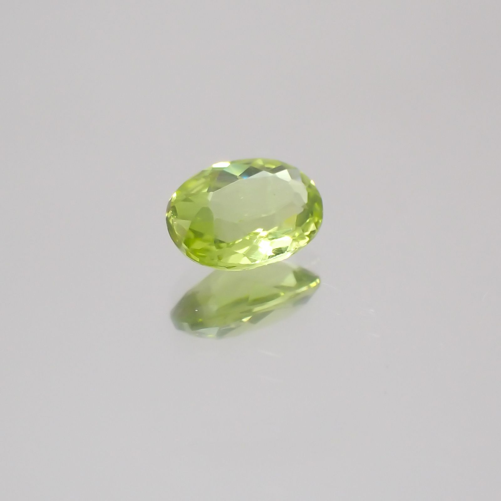 グリーンエンスタタイト(宝石名グリーン・エンスタタイト)カメルーン産 0.52ct 識別済[231224390]5.9x4.3mm前後