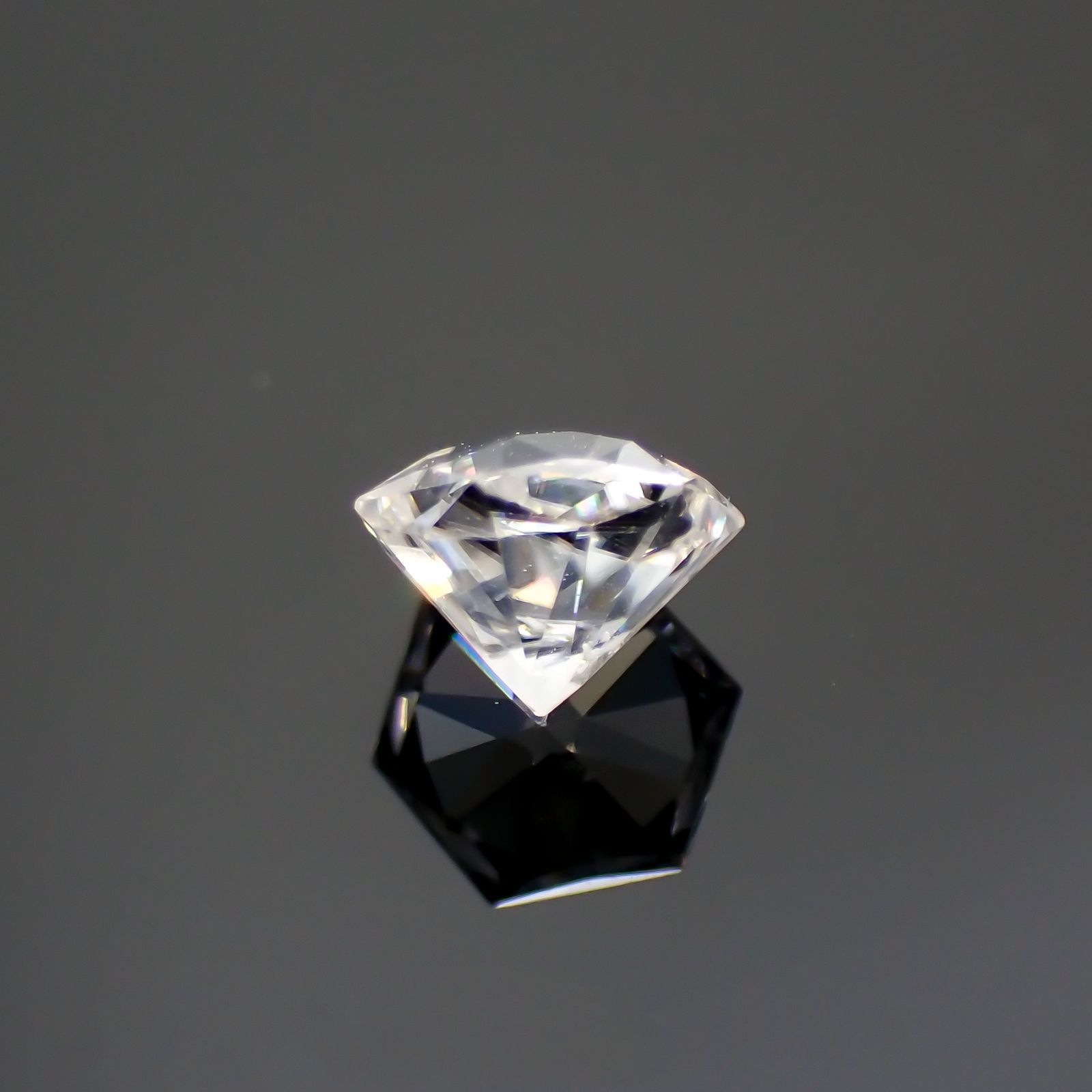 ◇ヘキサゴンカット◇カラーレスジルコン(宝石名ホワイト・ジルコン)スリランカ/カンボジア産 0.87ct 識別済[220114276]4.8x4.7mm前後