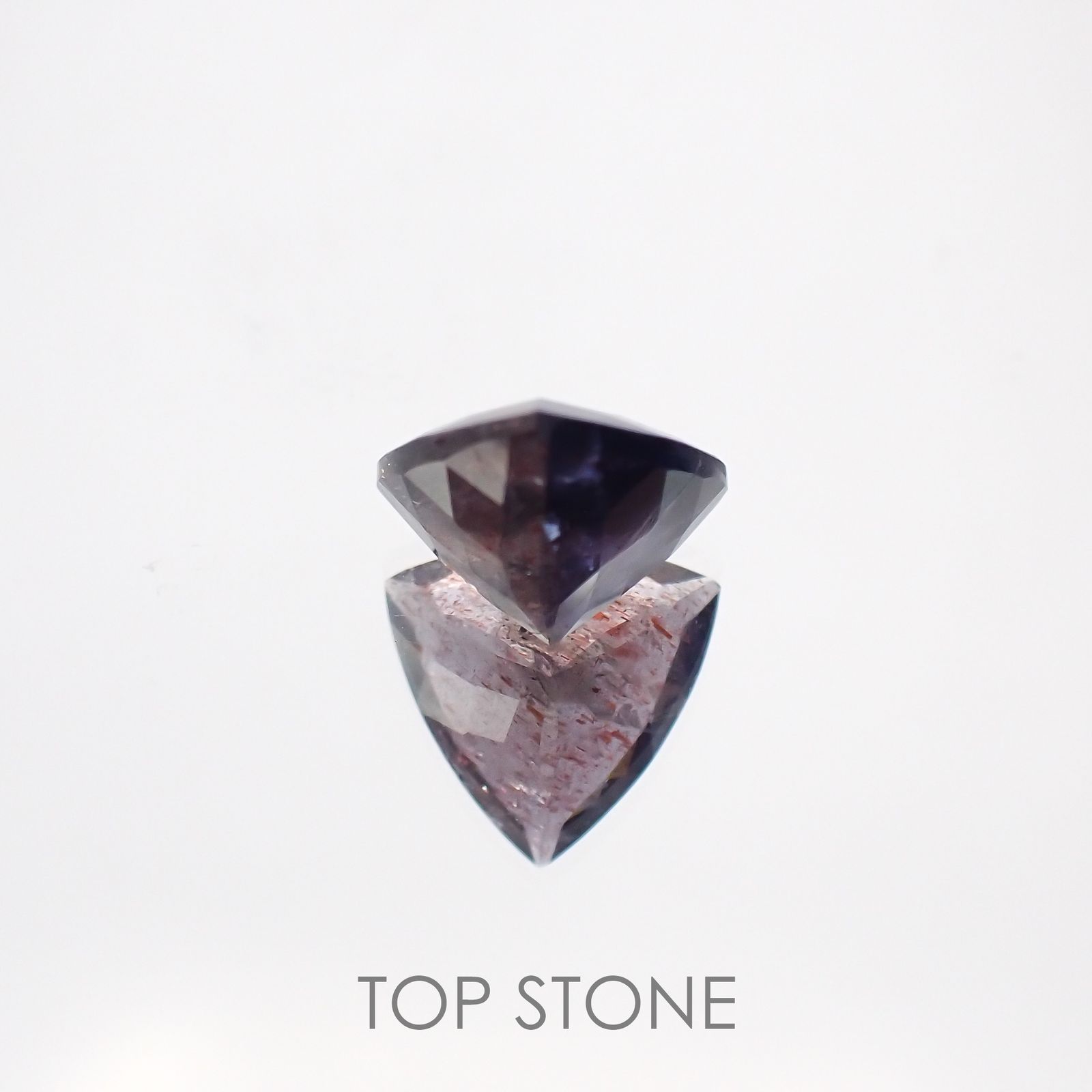 ブラッドショットアイオライト インド産 ルース 1.66ct[210611112]8.3×8.7mm前後