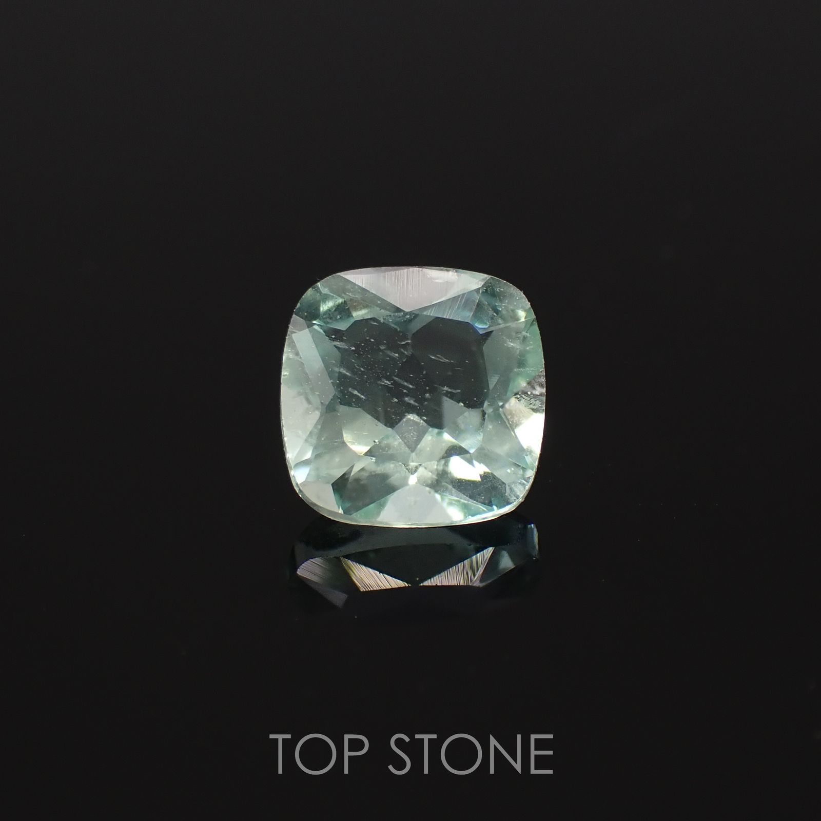 ミントベリル(宝石名グリーン・ベリル)ブラジル産 0.80ct 識別済[220817553]6.1x6mm前後