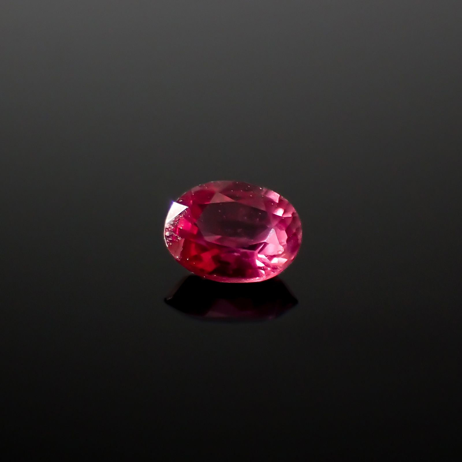 ルビー 非加熱 マダガスカル産 0.24ct[240326671]4.1x3.2mm前後