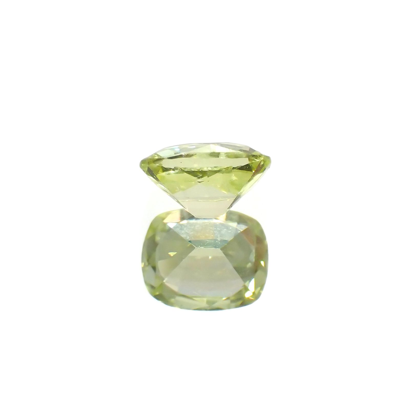 クリソベリル(宝石名クリソベリル)マダガスカル産 識別済 0.69ct / 5.8x4.6mm前後 [220114499]