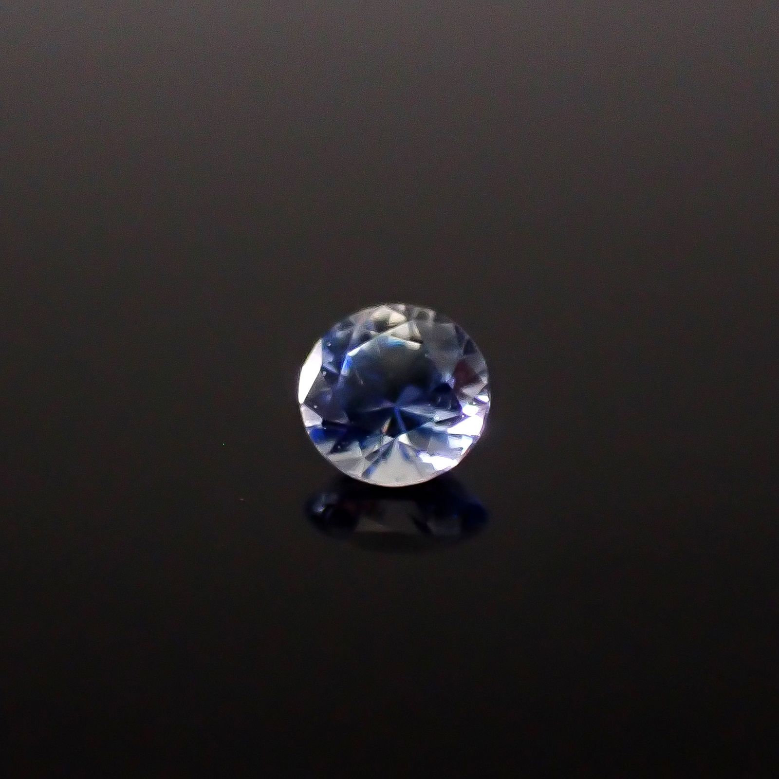 ベニトアイト アメリカ・カリフォルニア州産 0.15ct / 3.2x3.2mm前後 [251231469]