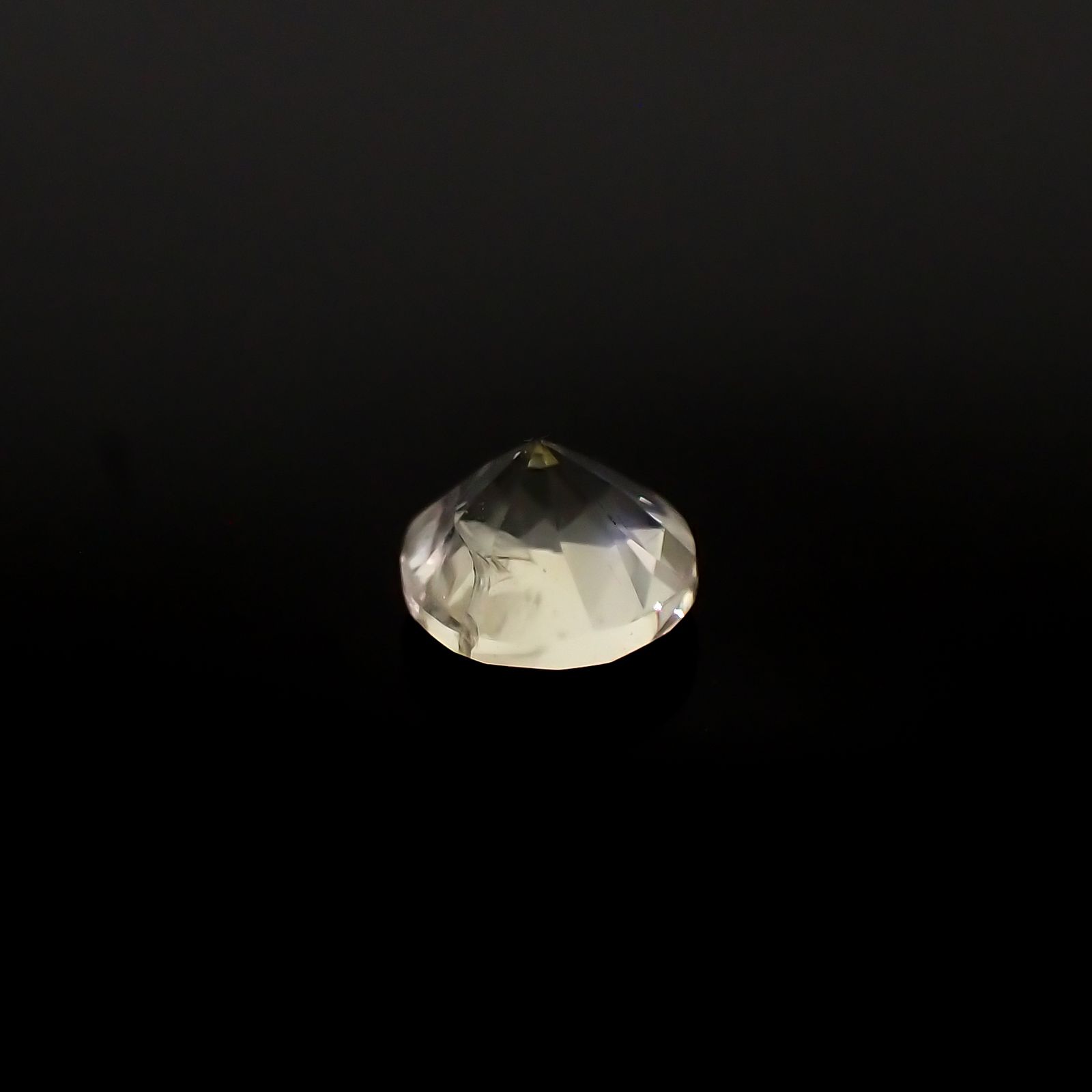 リューサイト 遊色効果あり(宝石名リューサイト)イタリア産 0.34ct 識別済[240527514]4.7x4.6mm前後