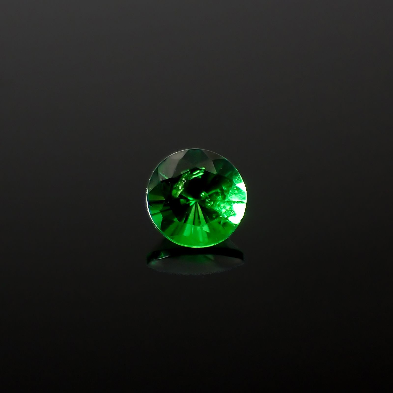 ツァボライト(宝石名グリーン グロッシュラー・ガーネット)タンザニア産 0.11ct 識別済[240226088]2.9x2.9mm前後
