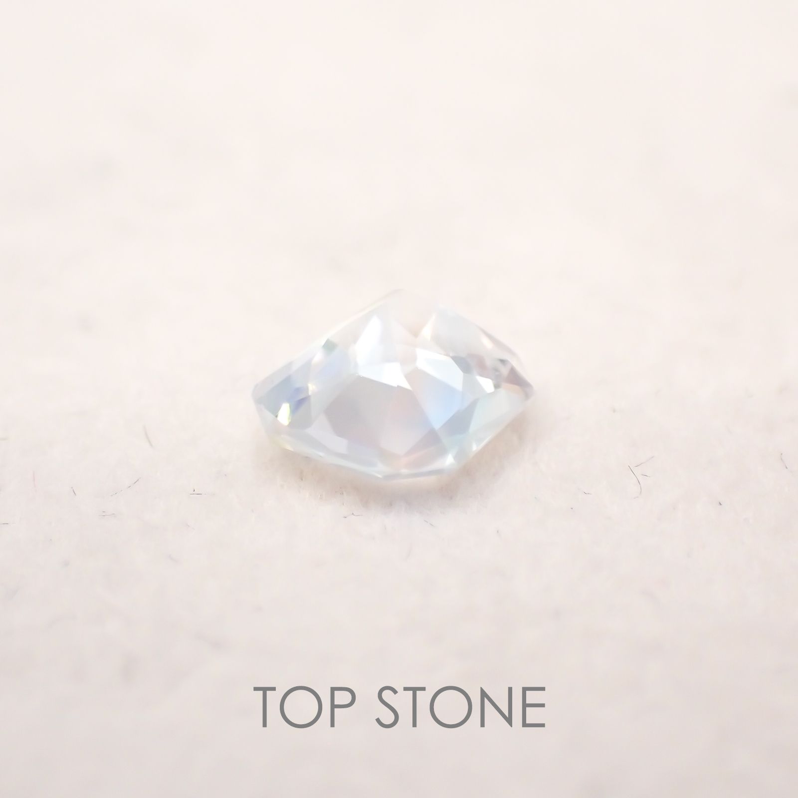 レインボームーンストーン(アンデシンラブラドライト) マダガスカル産 ルース 0.88ct[210310129]6.6×6mm前後