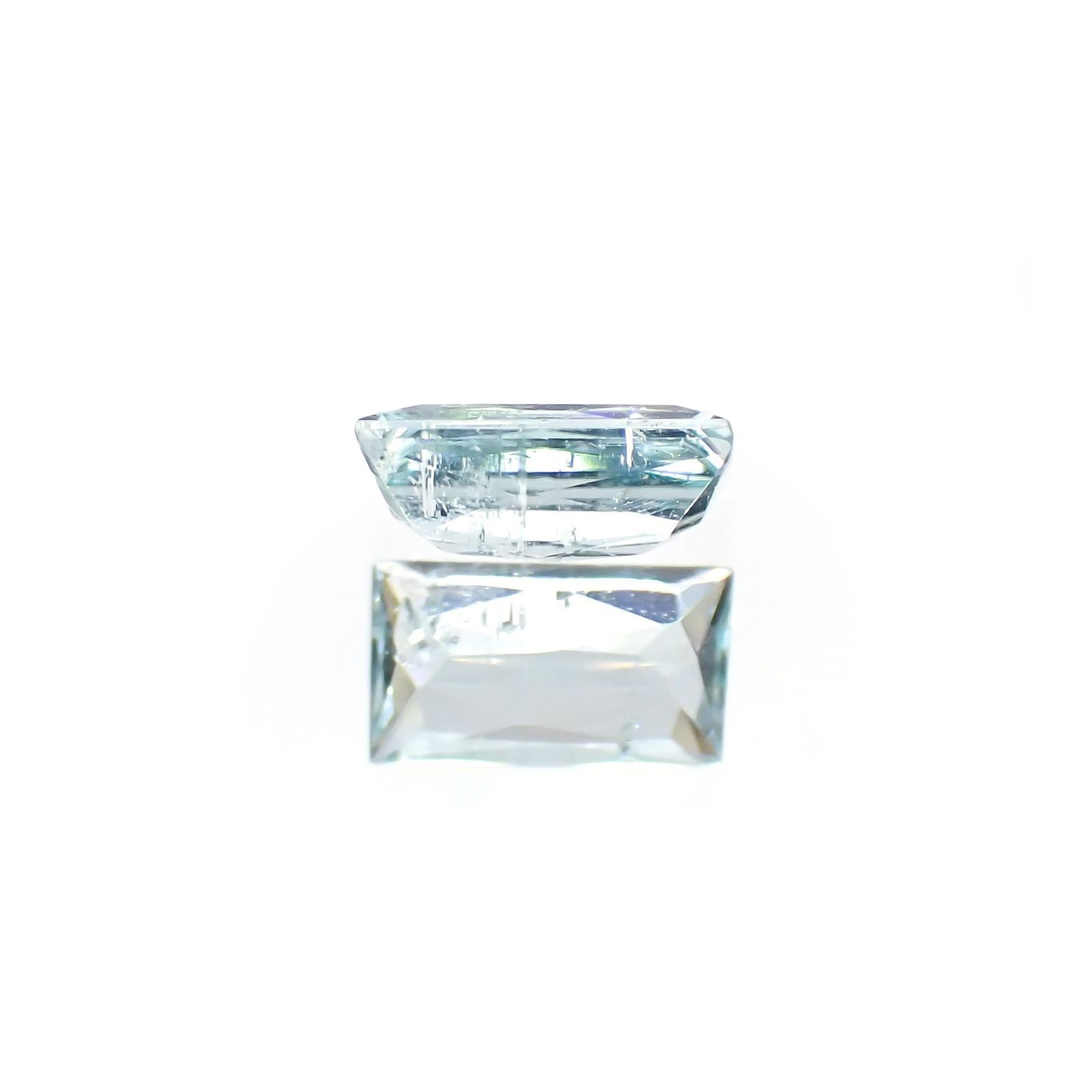 パライバトルマリン(宝石名トルマリン/別名パライバ・トルマリン)モザンビーク産 識別済 0.44ct / 6.2x3.4mm前後 [230522236]