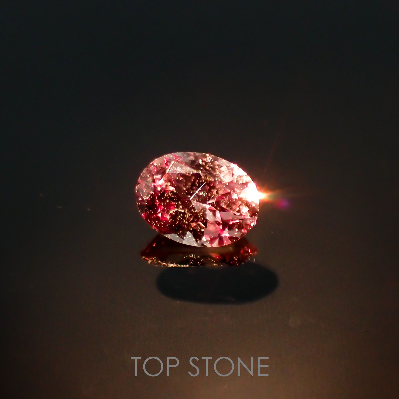 カラーシフトマラヤガーネット(宝石名ガーネット)タンザニア産 0.18ct 識別済[220515841]3.9x2.8mm前後