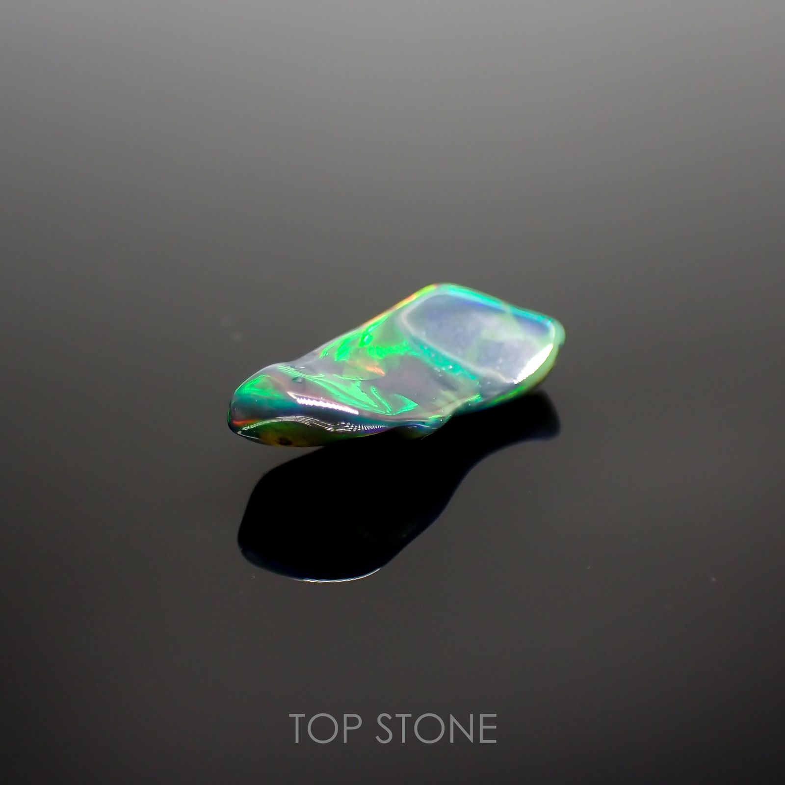 ◇バロック型◇ブラックオパール(宝石名オパール/加熱処理) エチオピア産 1.03ct 識別済[211013507]13.8×6mm前後