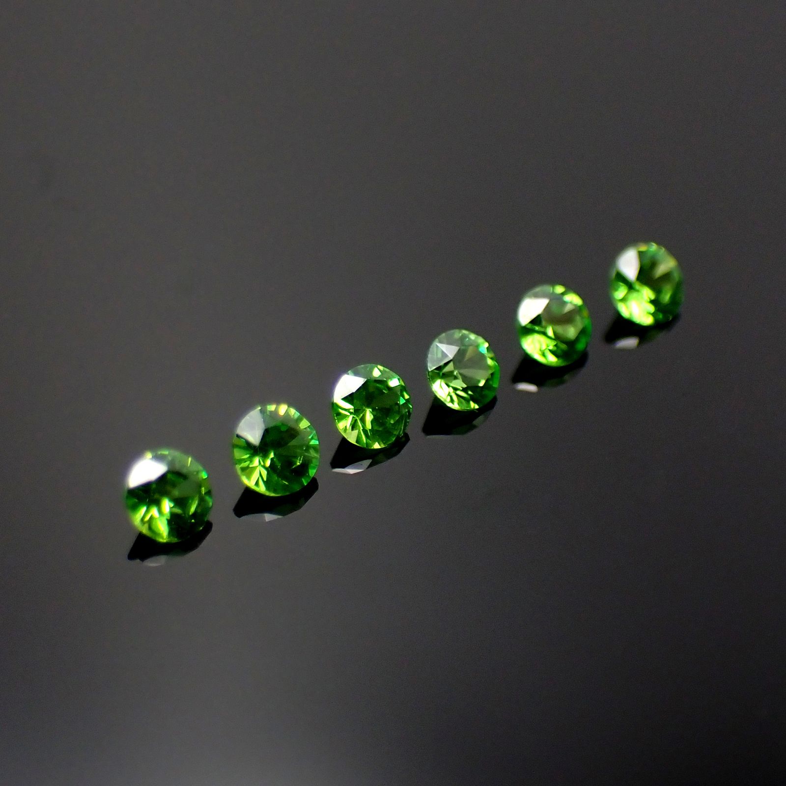 ◆ランダムセレクト-Limited edition-◆<先着30個>デマントイドガーネット ロシア産 約0.020ct[230823280]1.6x1.6mm前後