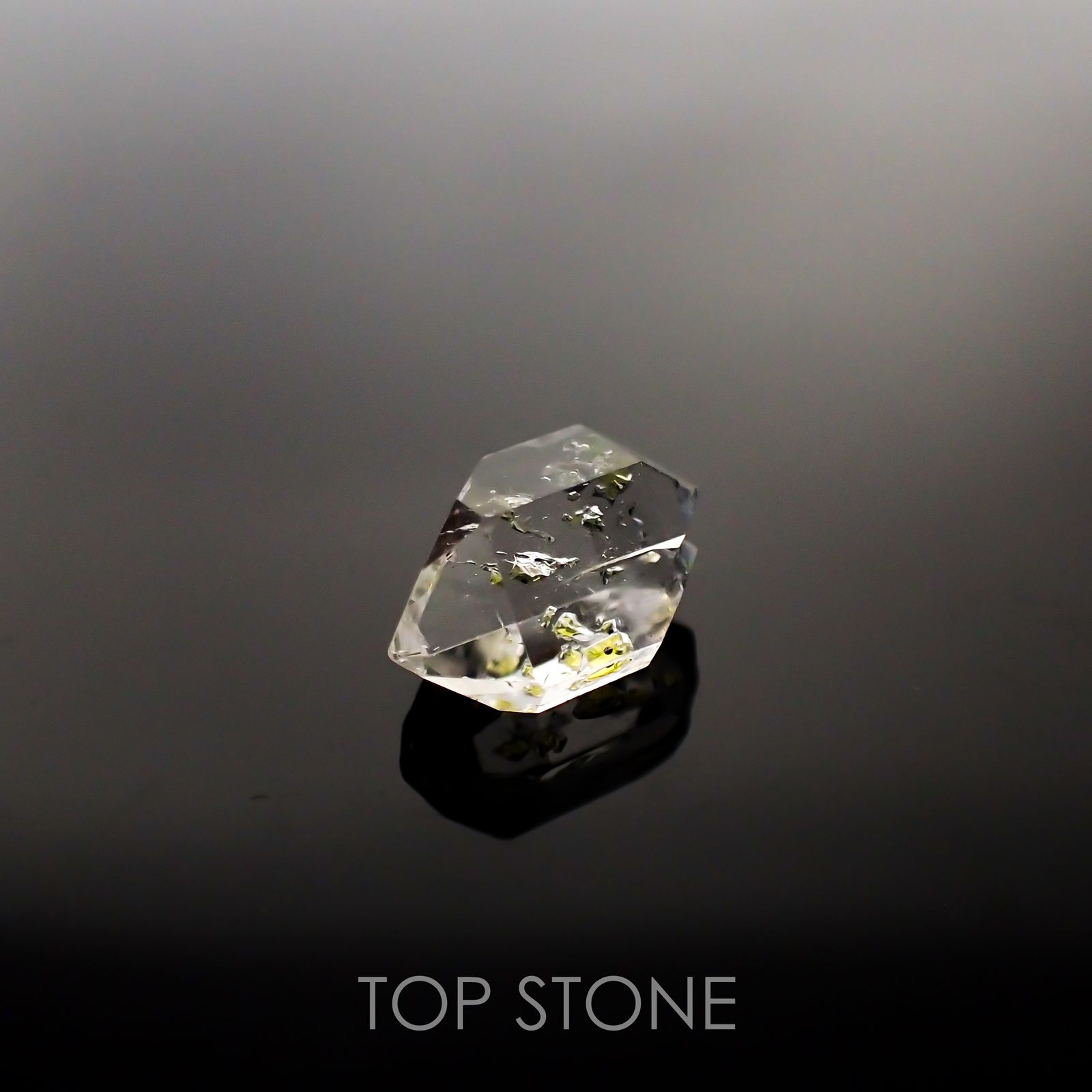 オイルインクォーツ パキスタン産 ルース 3.37ct[210911447]11.9×8mm前後