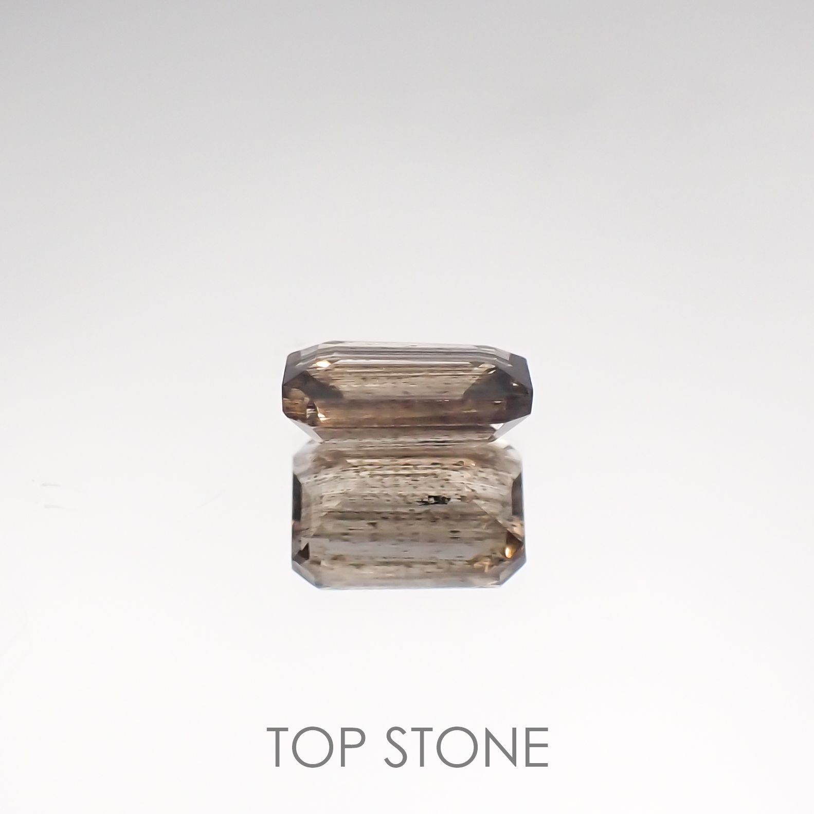 レインボースキャポライト ブラジル産 ルース 0.84ct[210711527]6.9×4.9mm前後