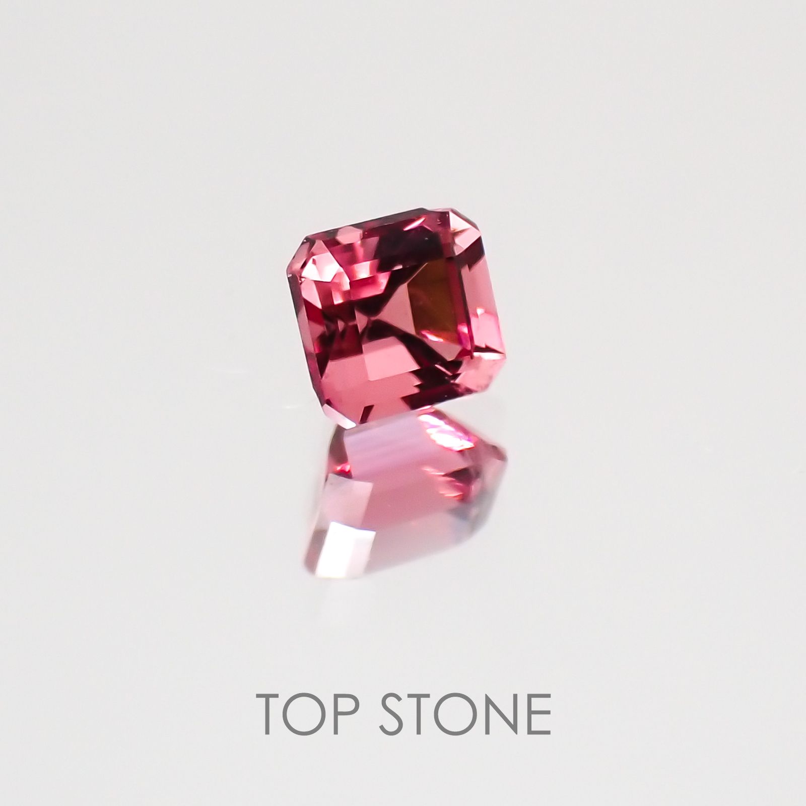 ピンクベリル(宝石名ピンク・ベリル) アメリカ・ユタ州産 0.204ct ソ付(彩珠)[21019214]3.4×3.2mm前後