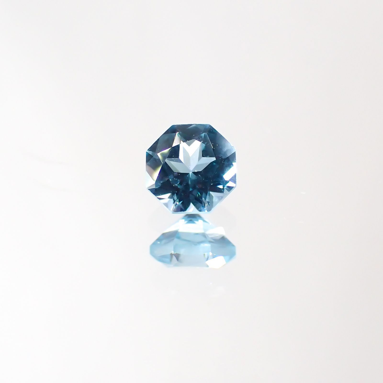 ◇オクタゴンカット◇スイスブルートパーズ(宝石名ブルー・トパーズ)ブラジル産 0.33ct 識別済[220113906]4x3.9mm前後