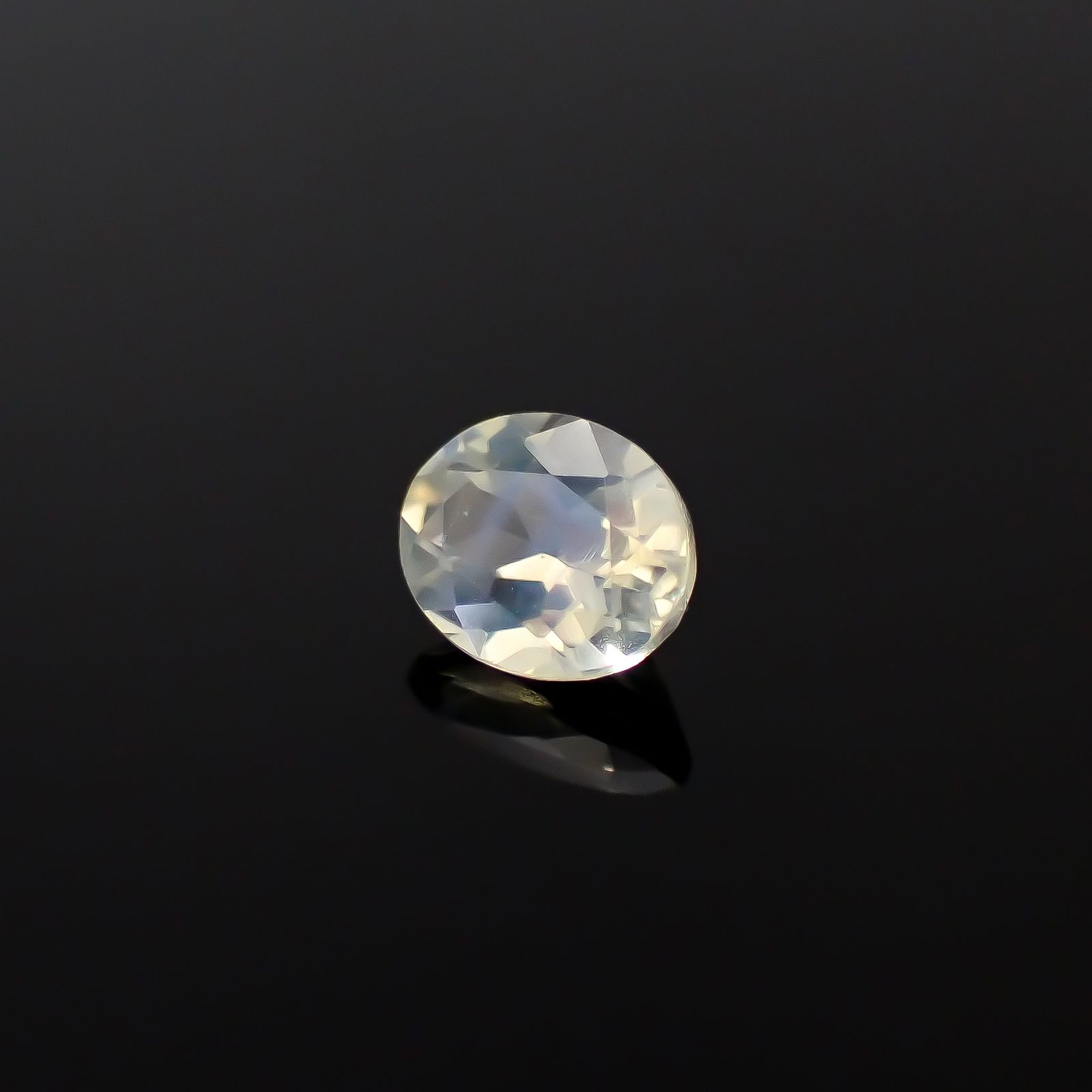 クリソベリルキャッツアイ スリランカ産 0.43ct [250329928]5.1x4.1mm前後