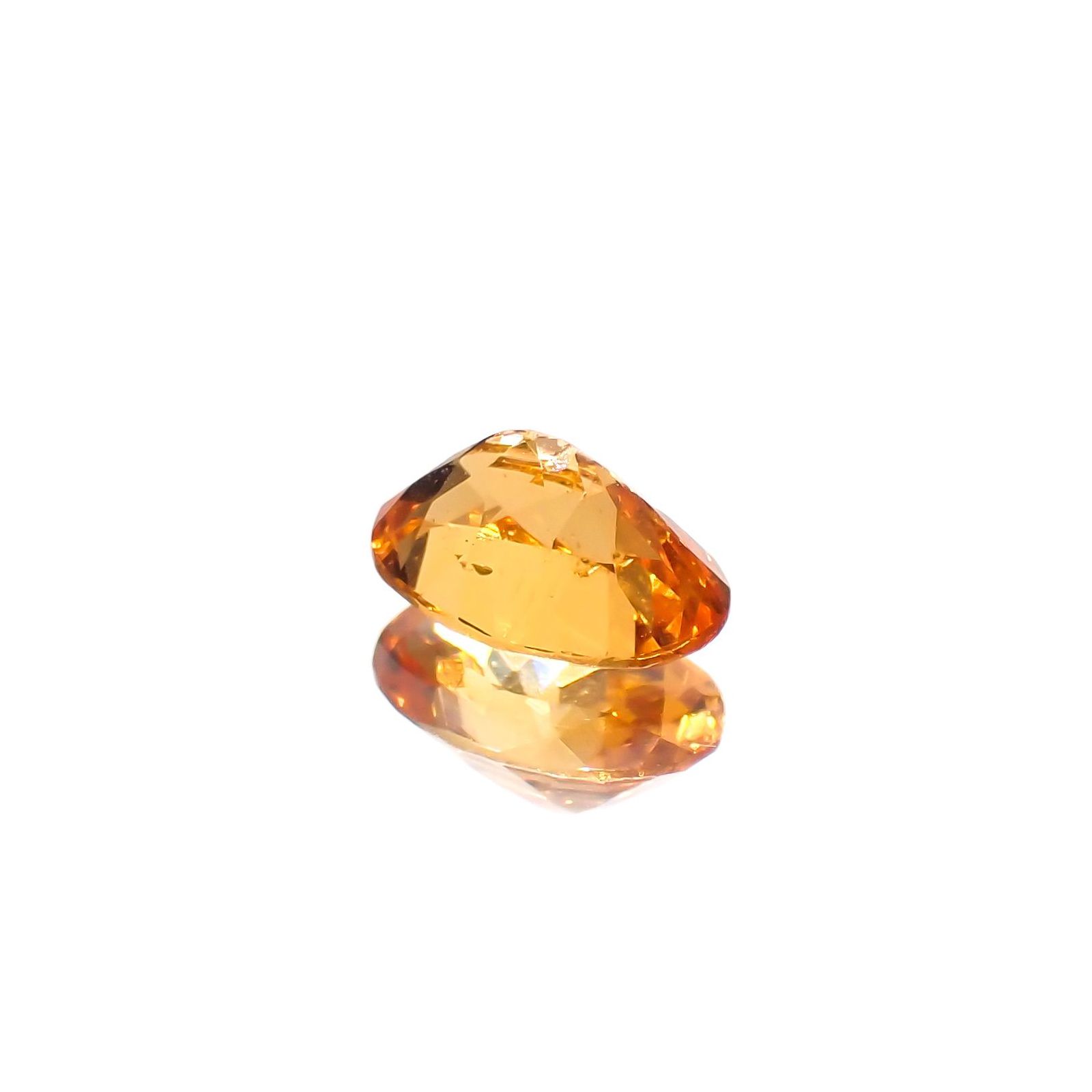 スペサルティンガーネット マンダリンオレンジカラー(宝石名ガーネット)ナイジェリア産 0.72ct 識別済[230923391]6.4x4.3mm前後