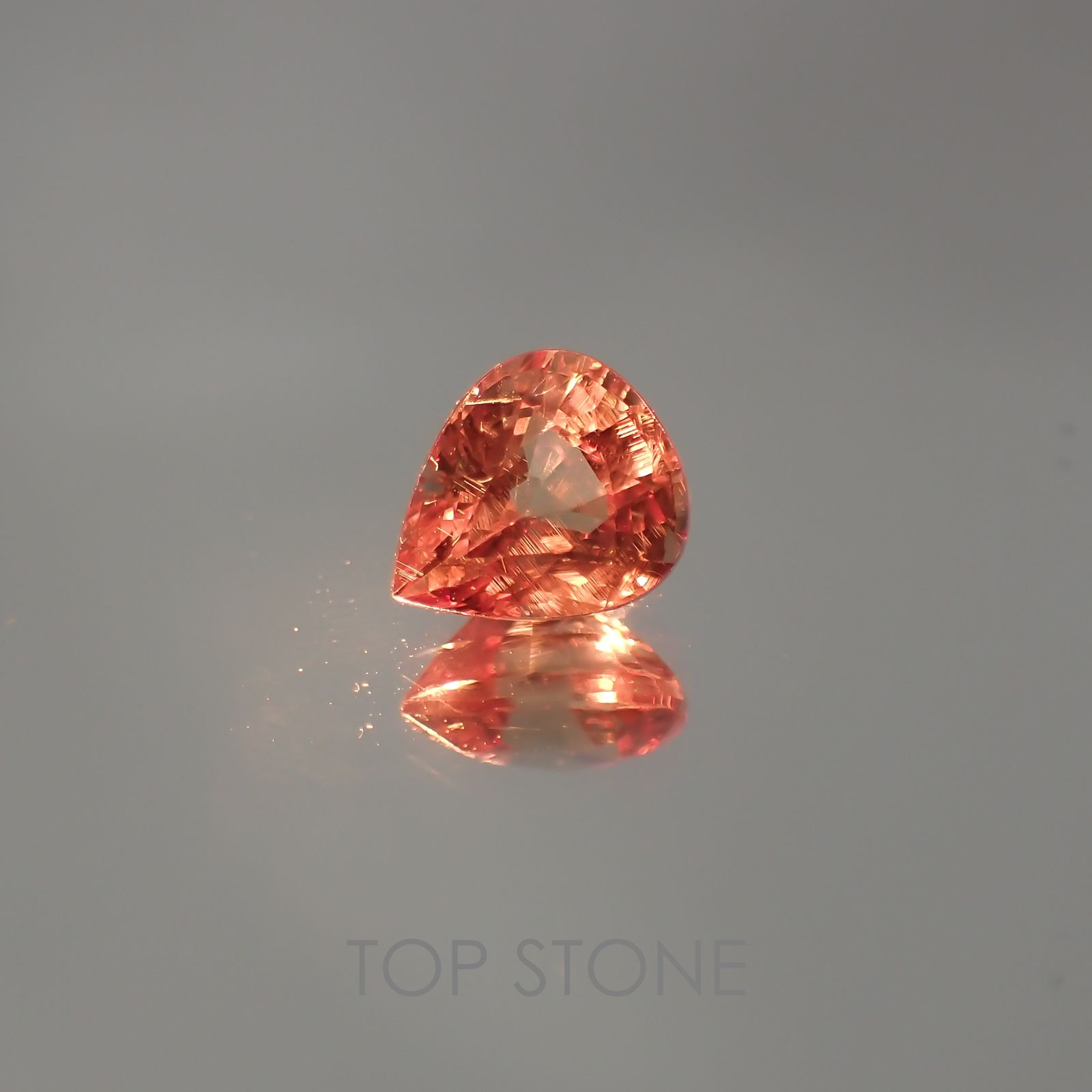 カラーチェンジマラヤガーネット(宝石名ガーネット) タンザニア産 1.04ct 識別済[21019642]6.5×5.6mm前後