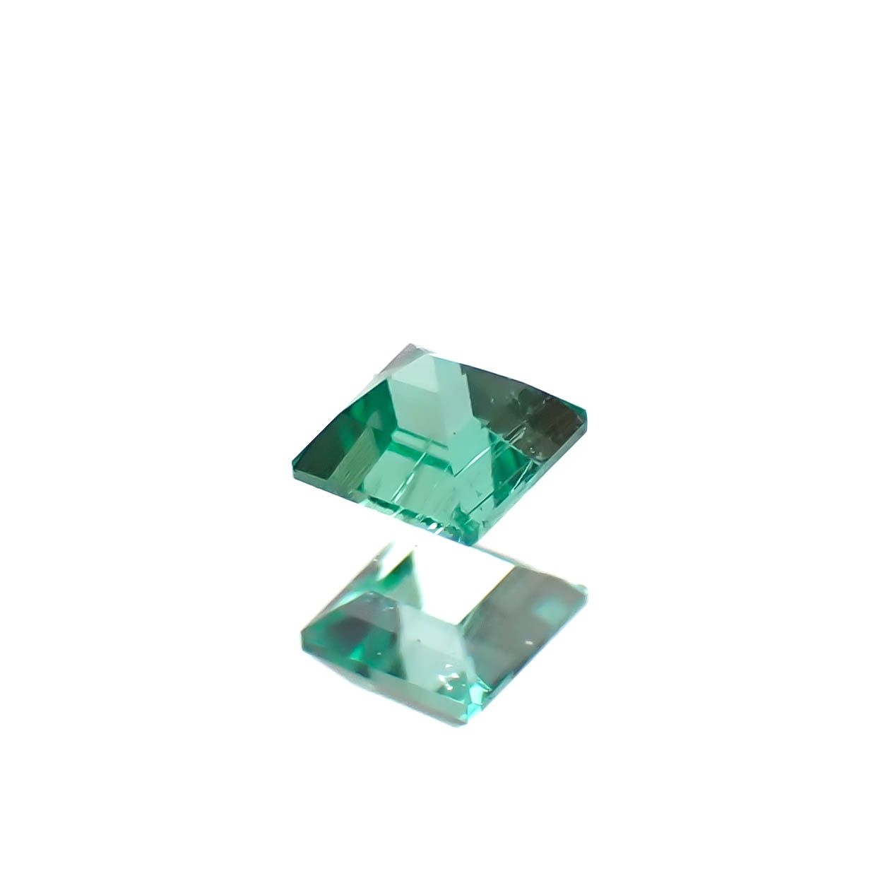 ノンオイルエメラルド ロシア産 0.041ct [250330106]2x2mm前後