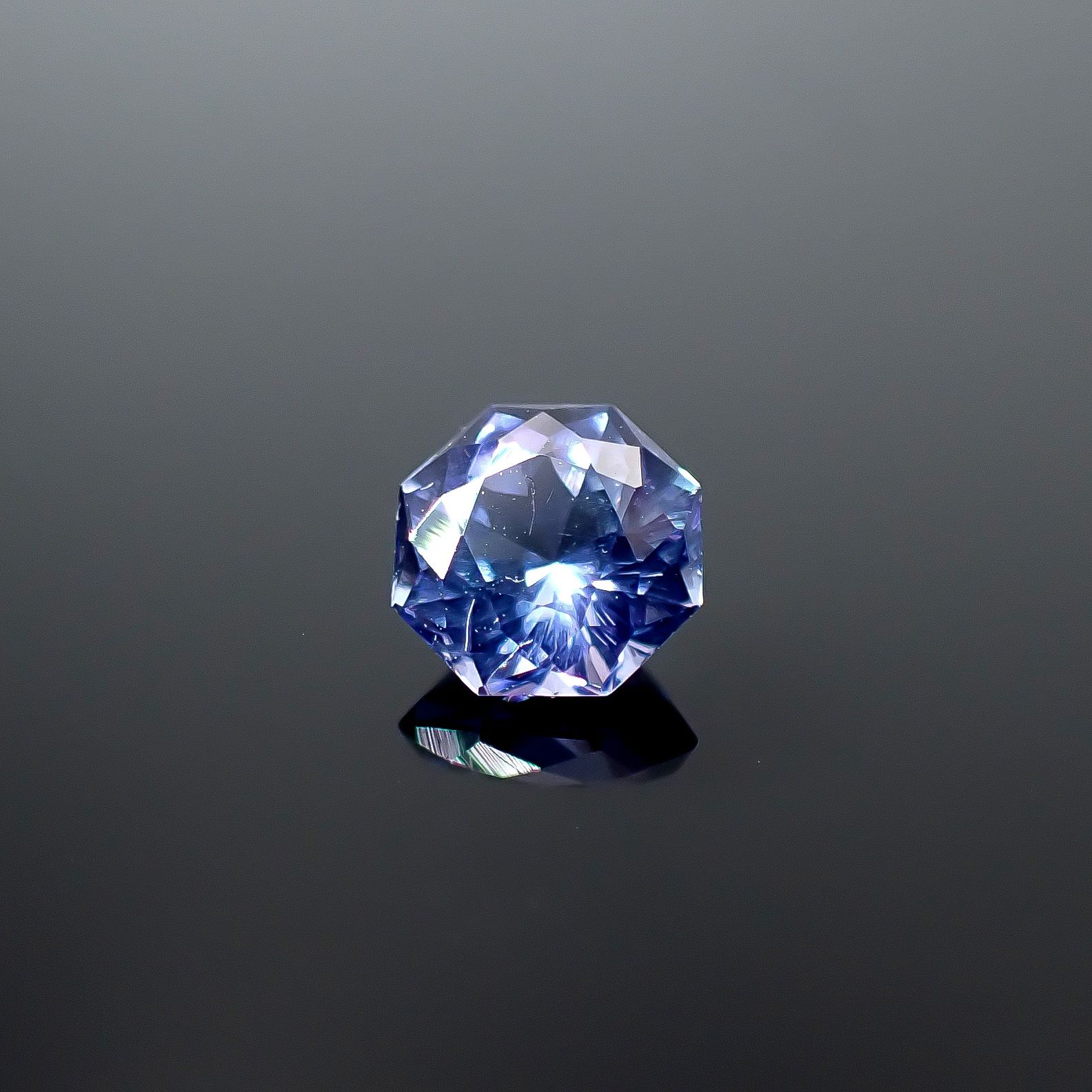 ◇オクタゴンカット◇タンザナイト 非加熱 タンザニア産 0.76ct / 5.5x5.5mm前後 [251031216]