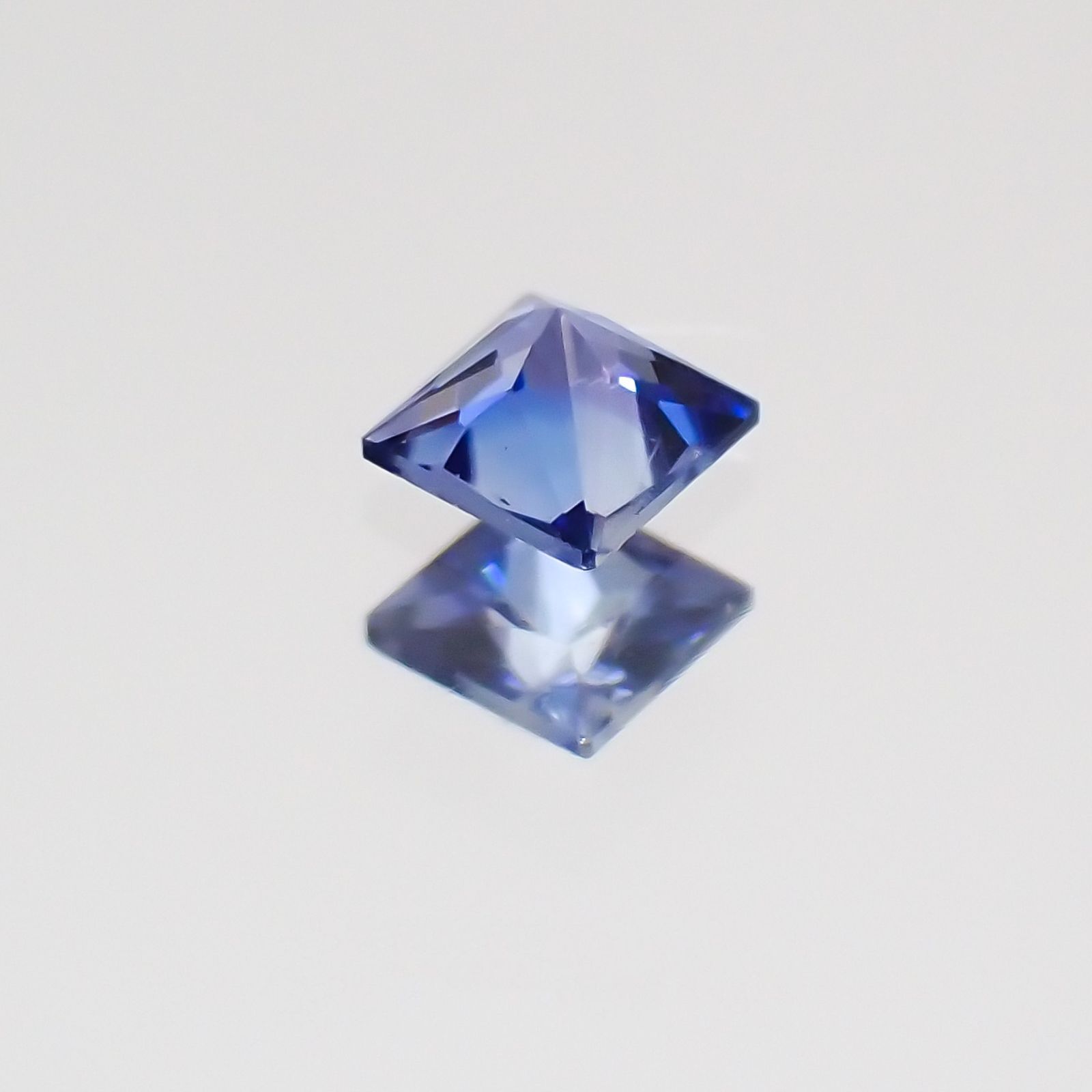 ◇プリンセスカット◇ベニトアイト アメリカ産 ルース 0.049ct[21019043]2×2mm前後