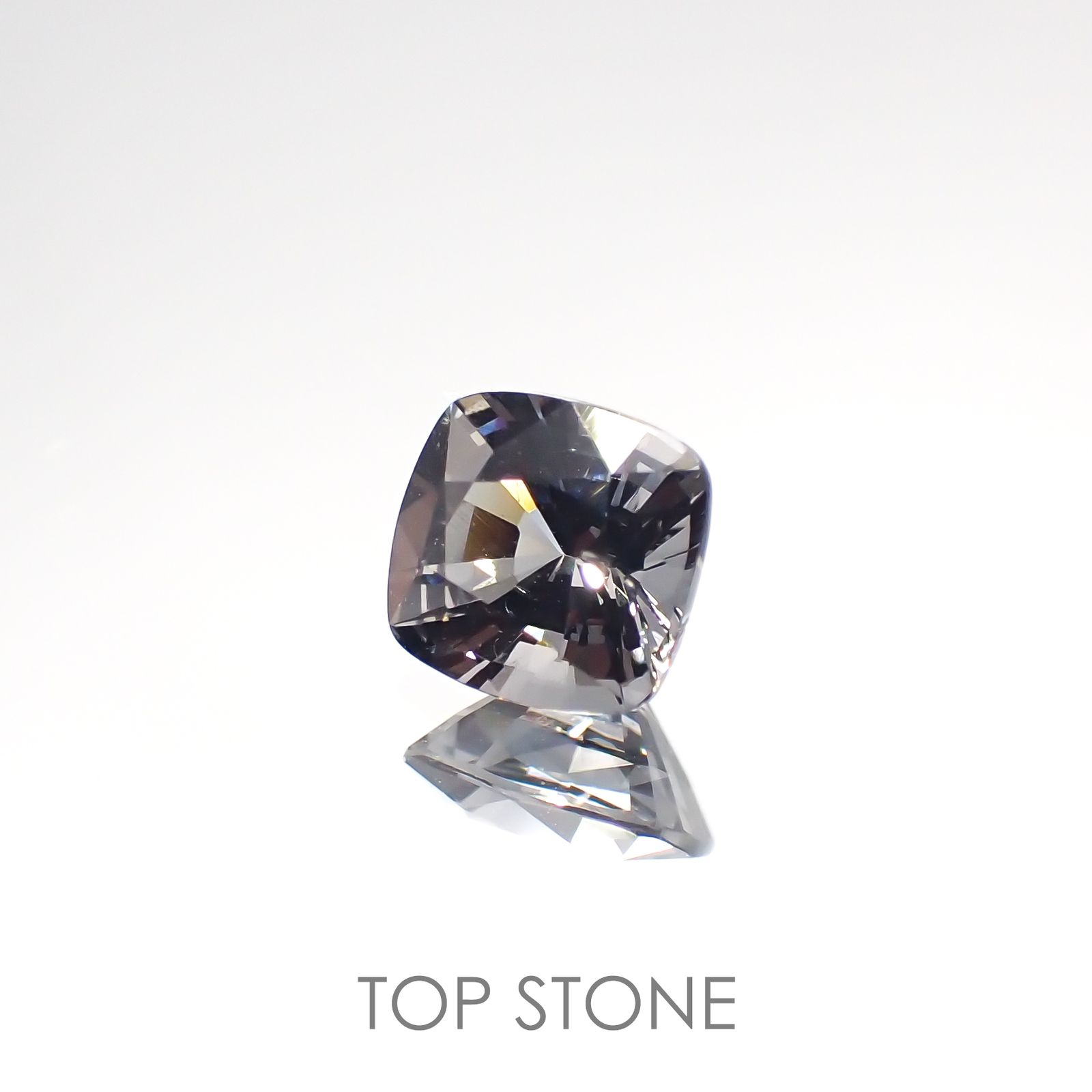 プラチナスピネル ビルマ産 ルース 0.86ct[210812843]5.5×5.2mm前後