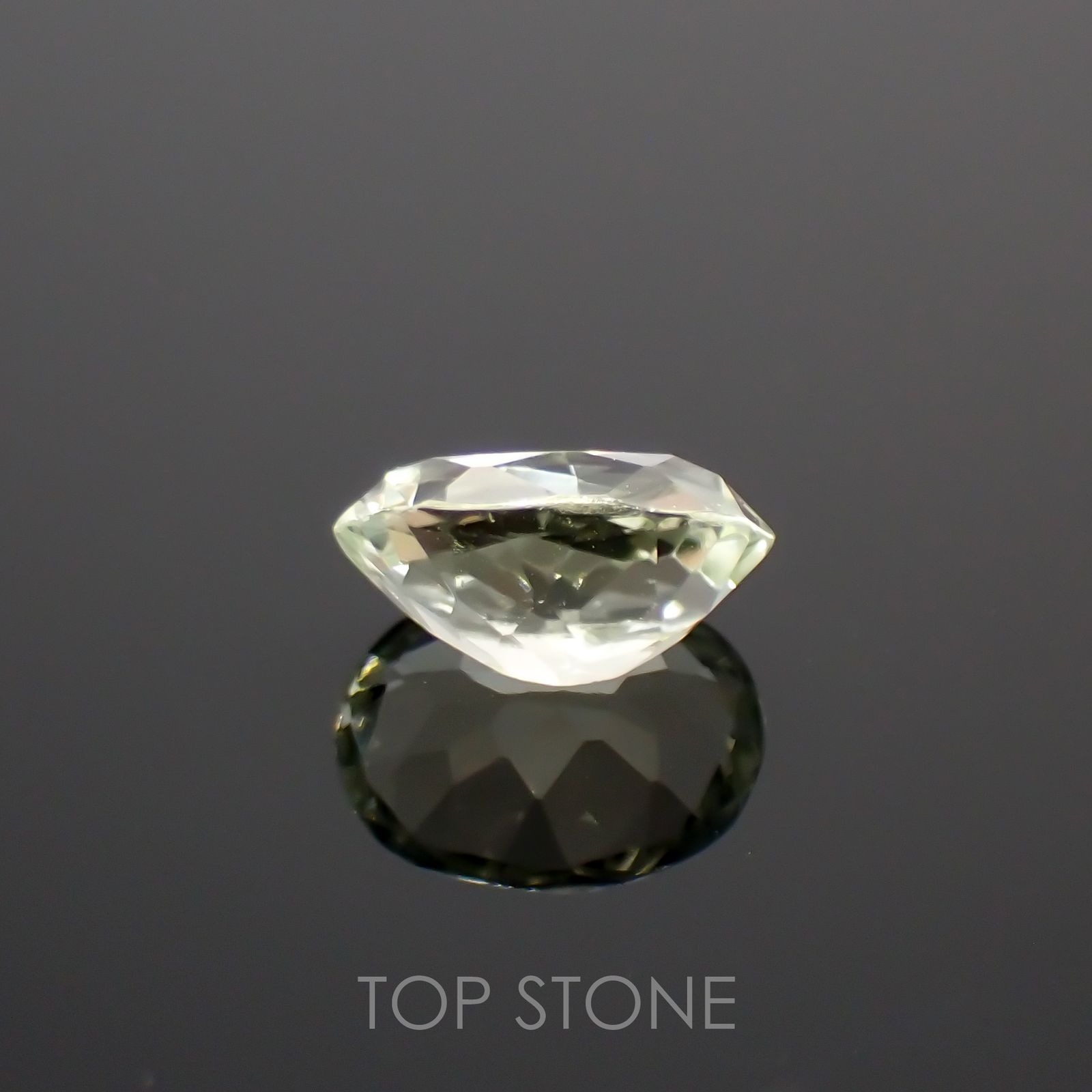 シリマナイト(宝石名シリマナイト)インド産 1.38ct 識別済[211113700]8.1x6.1mm前後