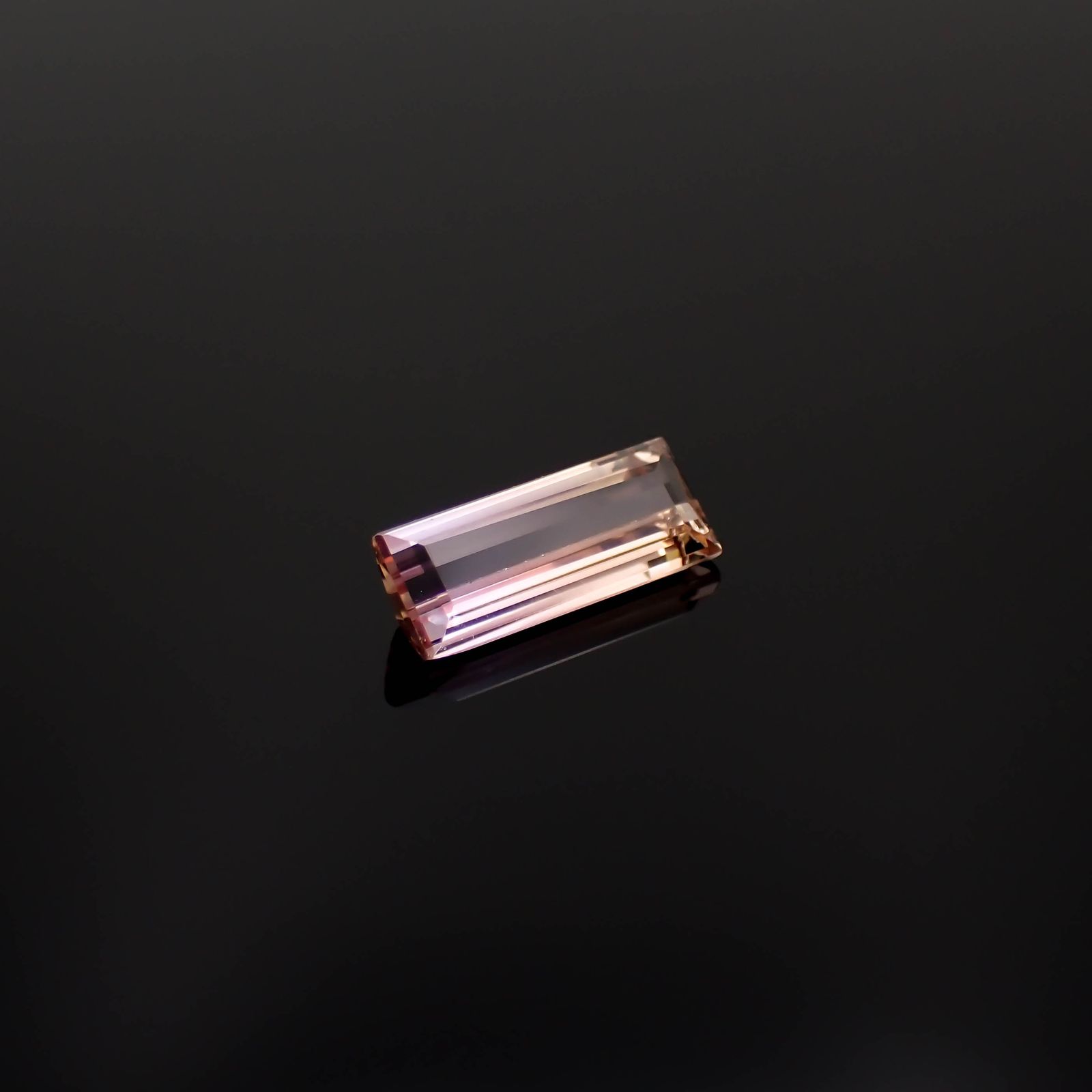 バイカラートパーズ ブラジル産 1.92ct[230521917]11.5x4.6mm前後