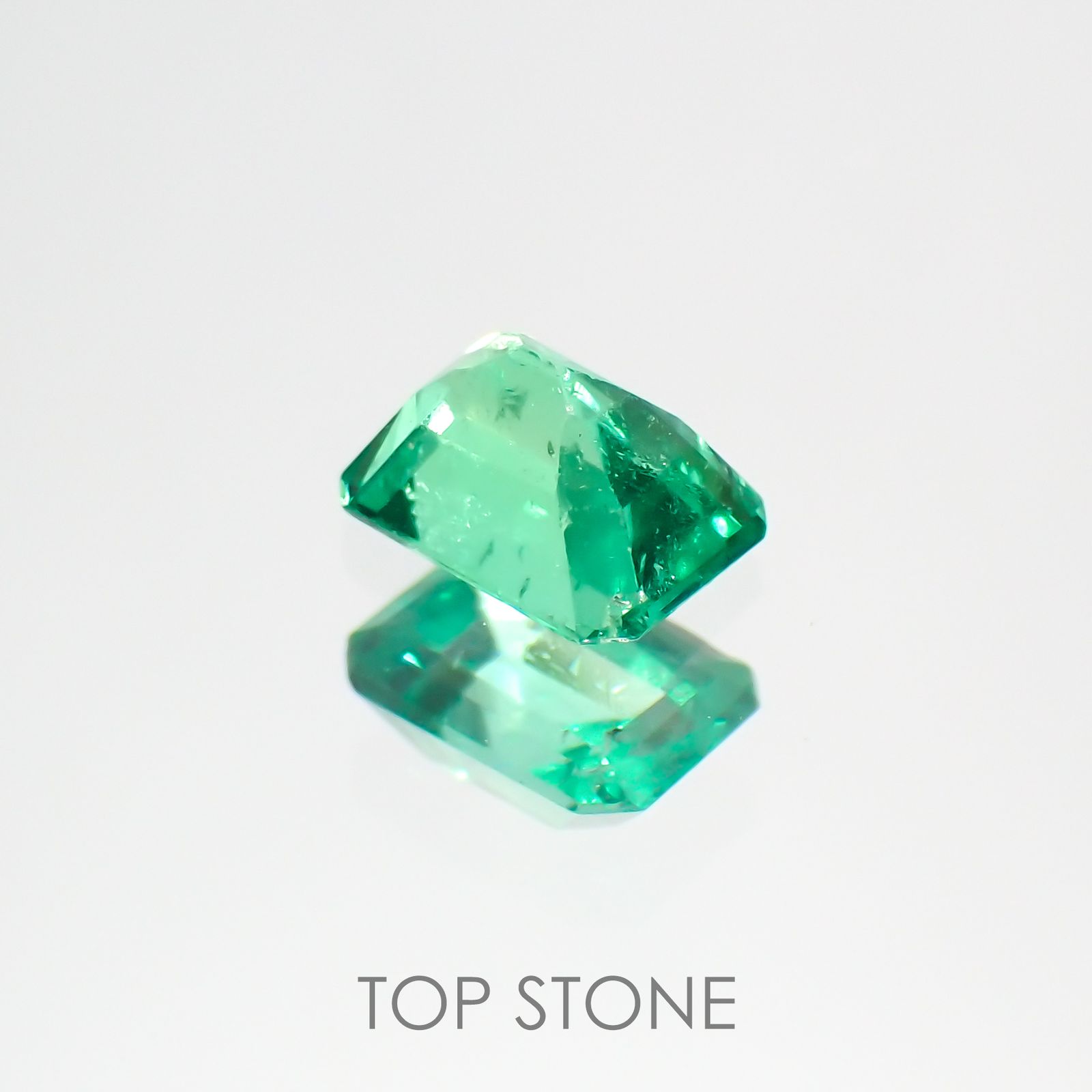 エメラルド(宝石名エメラルド) コロンビア産 0.24ct 識別済[20042280]4.5×3.1mm前後