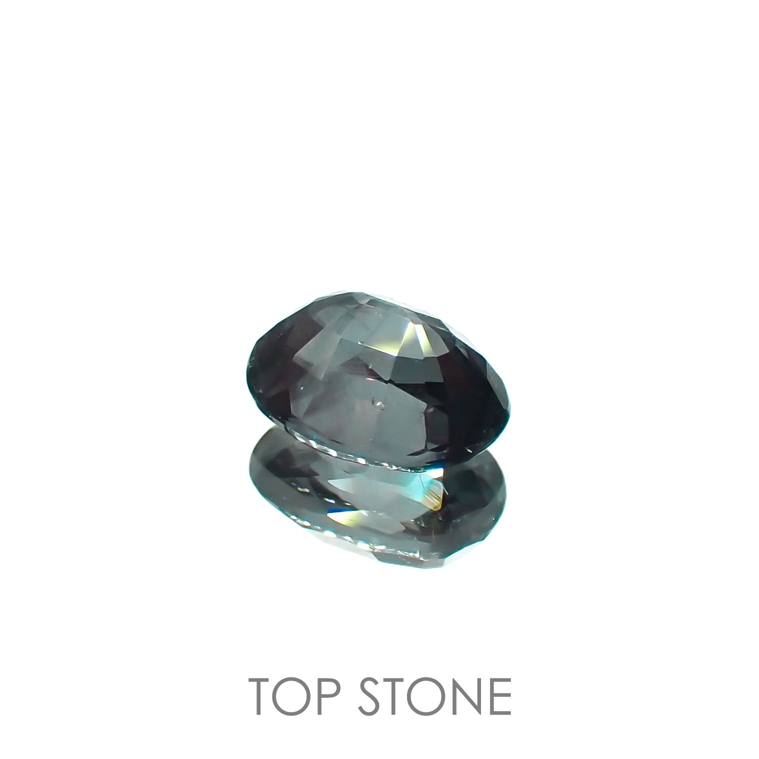 カラーチェンジガーネット アレキタイプ(宝石名ガーネット)マダガスカル・ベキリー産 1.04ct 識別済[221219611]6.8x5mm前後