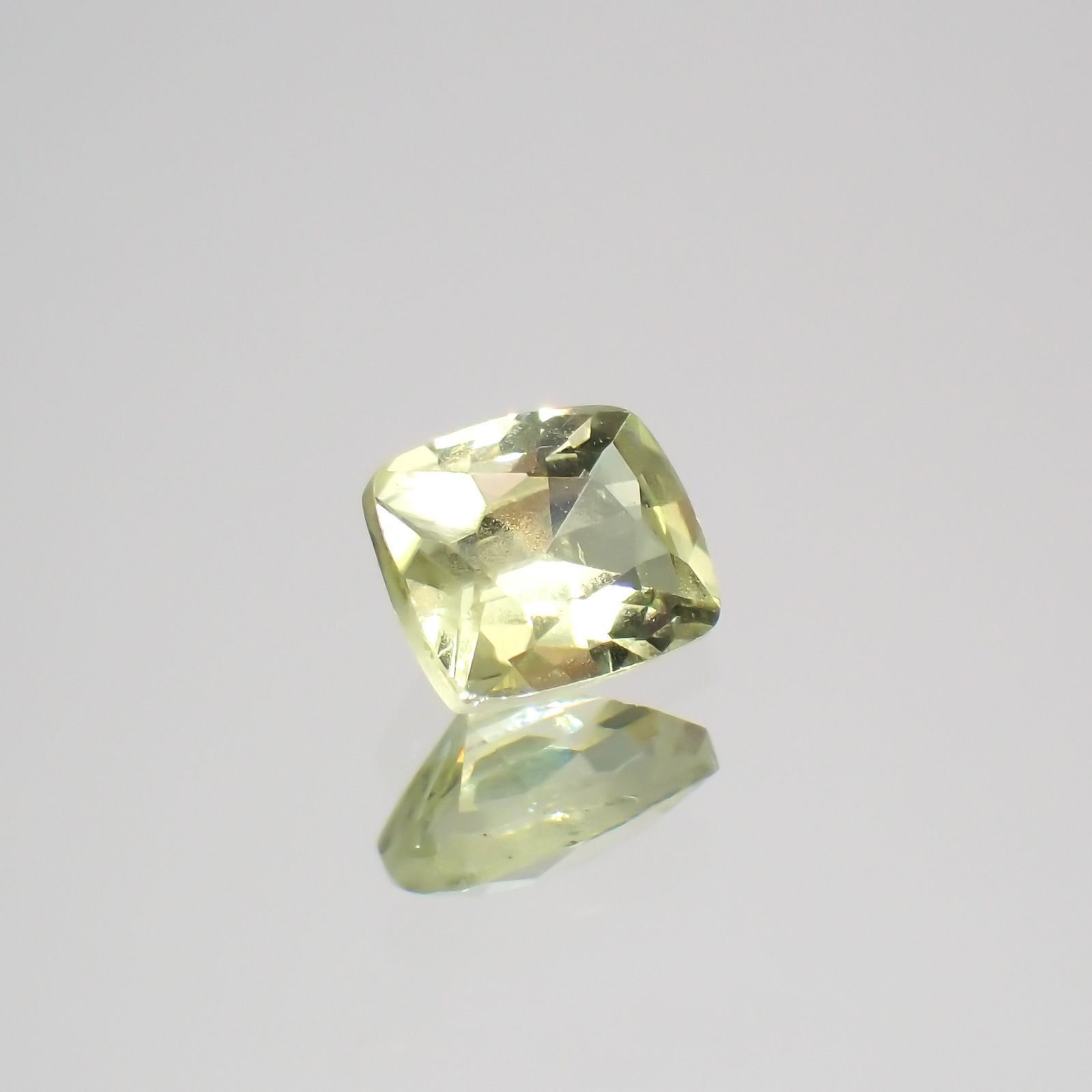 クリソベリル(宝石名クリソベリル)マダガスカル産 0.48ct 識別済[220114497]4.6x3.9mm前後