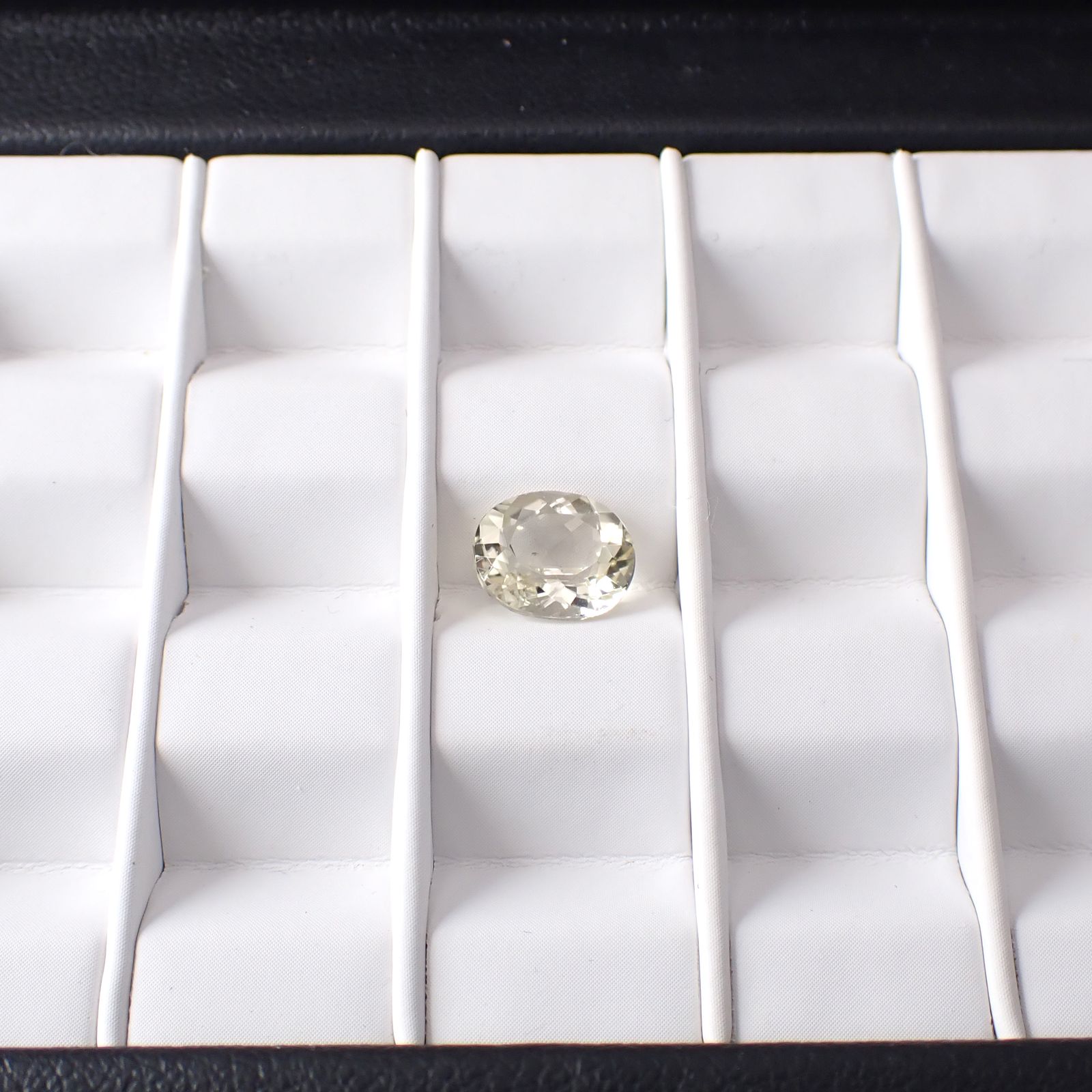 イエロースキャポライト(宝石名イエロー・スキャポライト)ブラジル・ミナスジェライス州産 識別済 1.86ct / 8.7x7.6mm前後 [251118020]