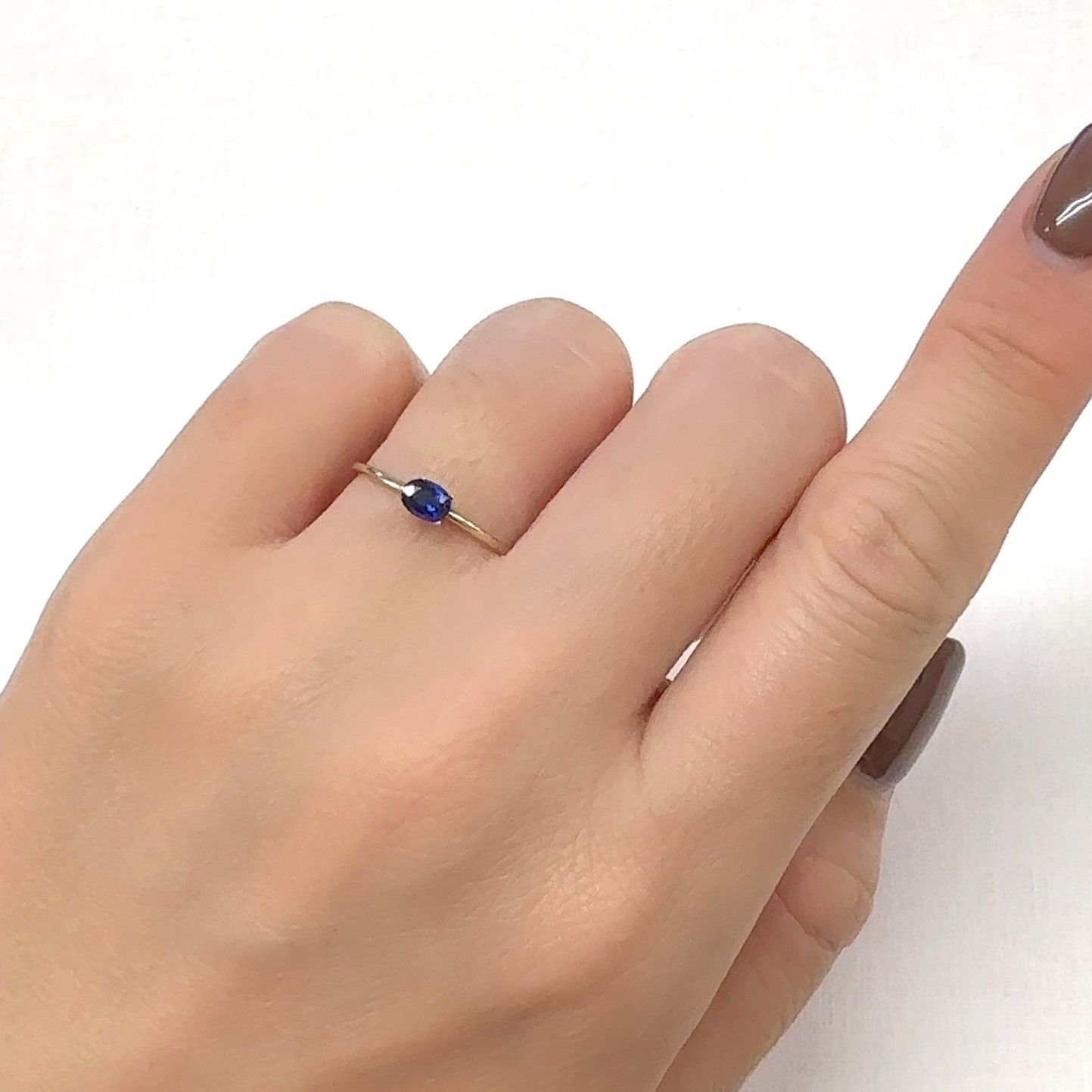 サファイア タンザニア産 0.28ct [241029194]4.5x3.4mm前後