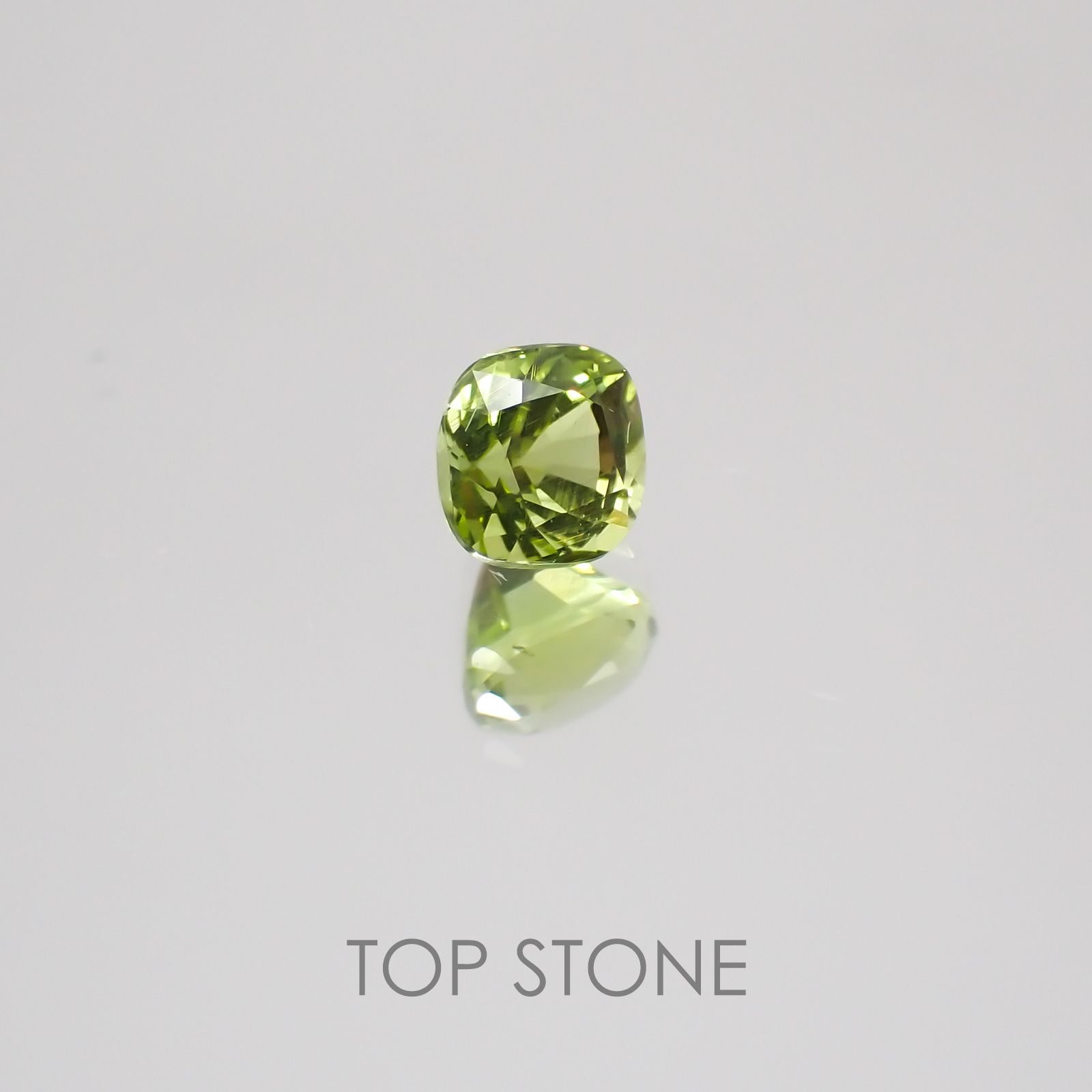 グリーンエンスタタイト(宝石名グリーン・エンスタタイト) カメルーン産 0.37ct 識別済[20128860]3.8×3.8mm前後