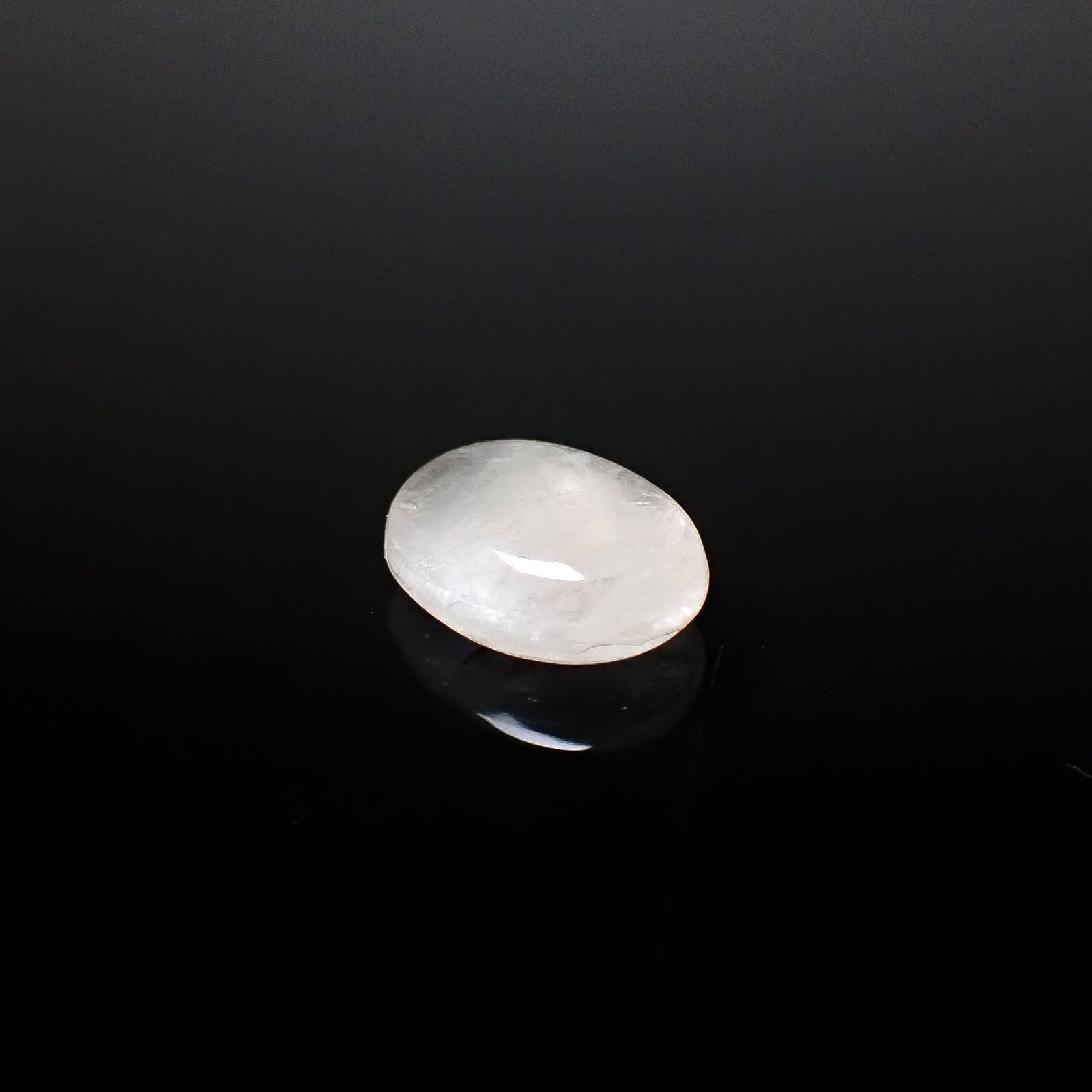 北海道石(北海道オパール)※裏面蛍光  北海道河東郡鹿追町然別産 2.29ct [250630532]10.8x8.1mm前後