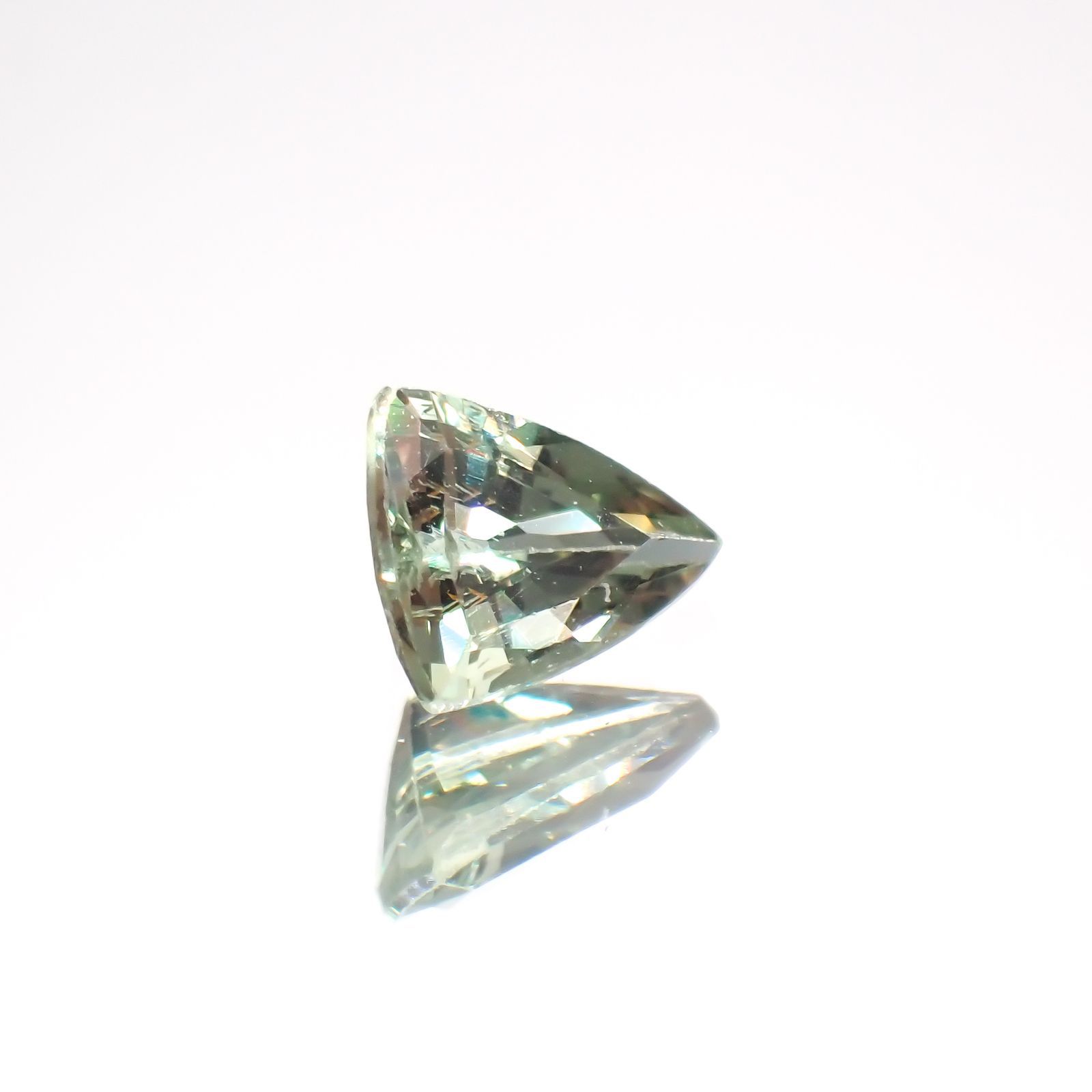 グリーンクリソベリル(宝石名クリソベリル)スリランカ/マダガスカル産 0.36ct 識別済[220114471]5x4.1mm前後