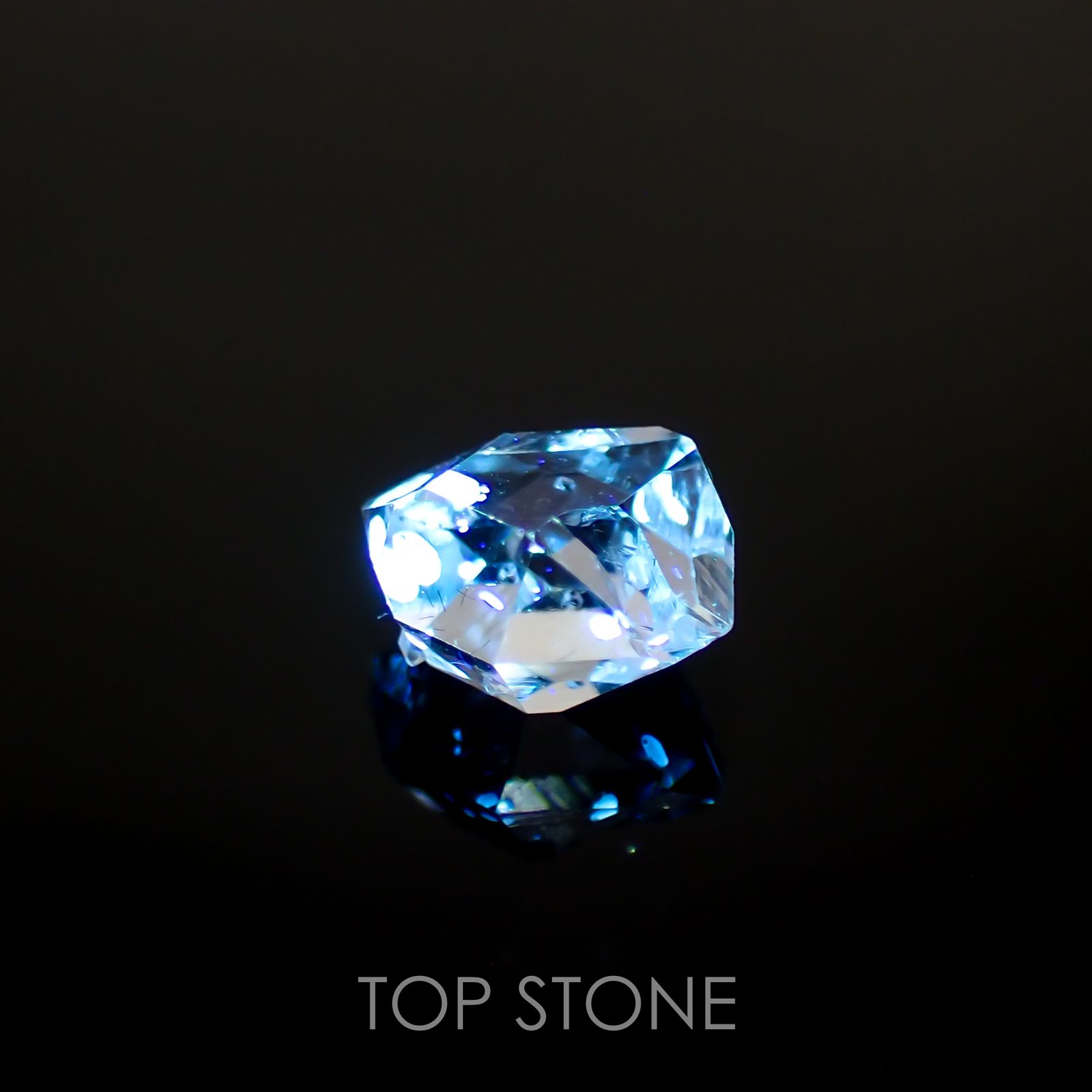 オイルインクォーツ原石 パキスタン産 1.30ct[220115461]8.3x6.6mm前後