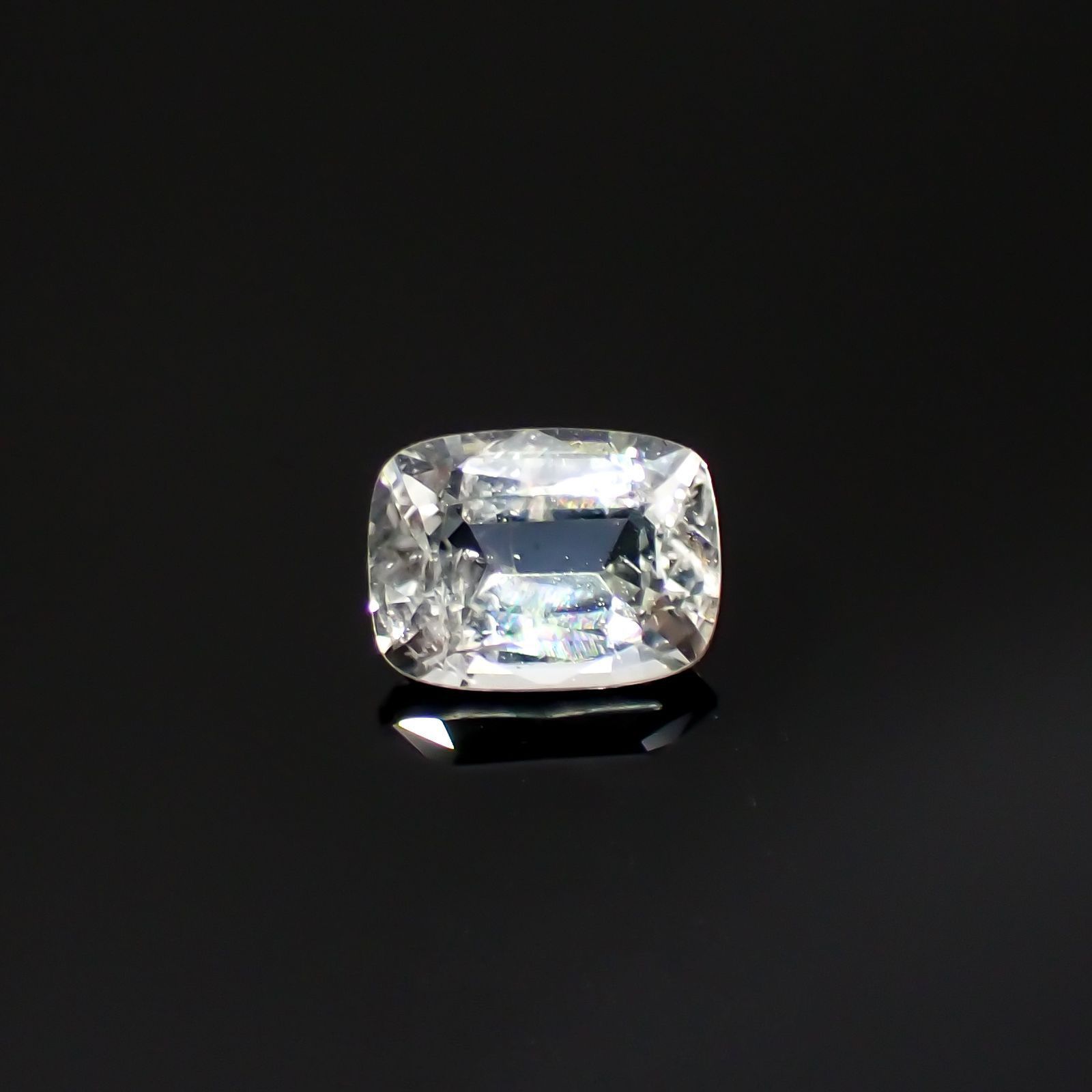 ジェレメジェバイト(宝石名エレメジェバイト)ナミビア産 識別済 0.48ct / 5.4x4mm前後 [220616304]