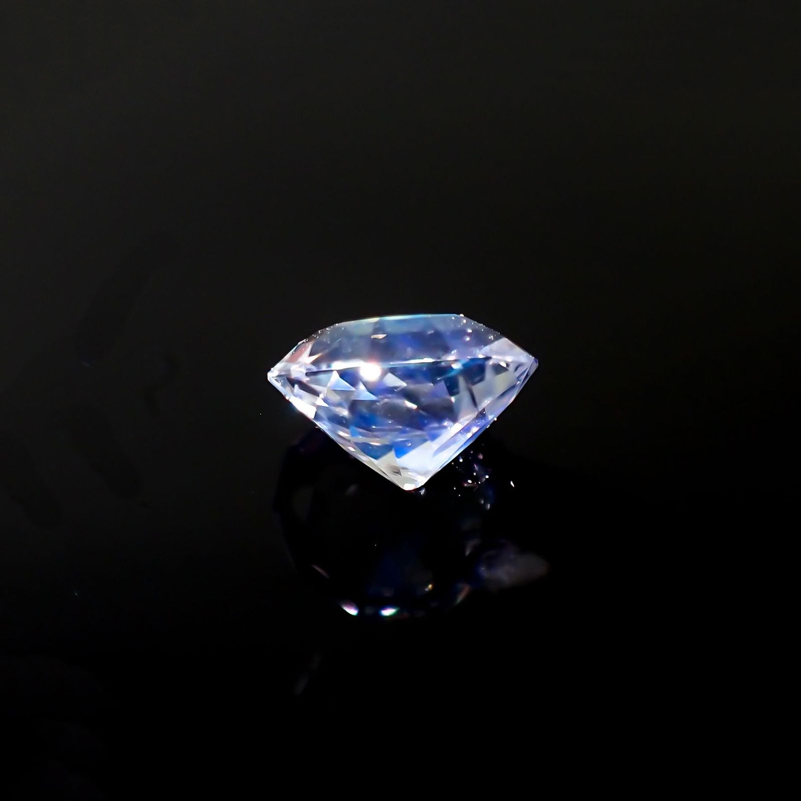 ◇カスタムカット◇レインボームーンストーン マダガスカル産 1.06ct / 7.2x6.4mm前後 [260523435]