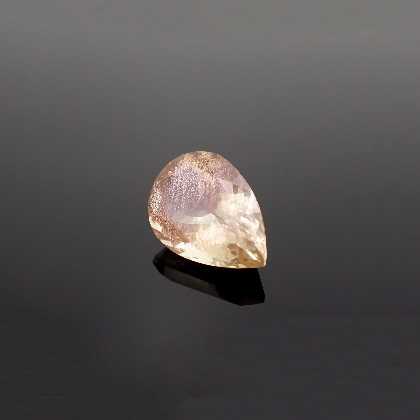 オレゴンサンストーン アメリカ・オレゴン州産 3.45ct / 12.9x8.7mm前後 [260618712]