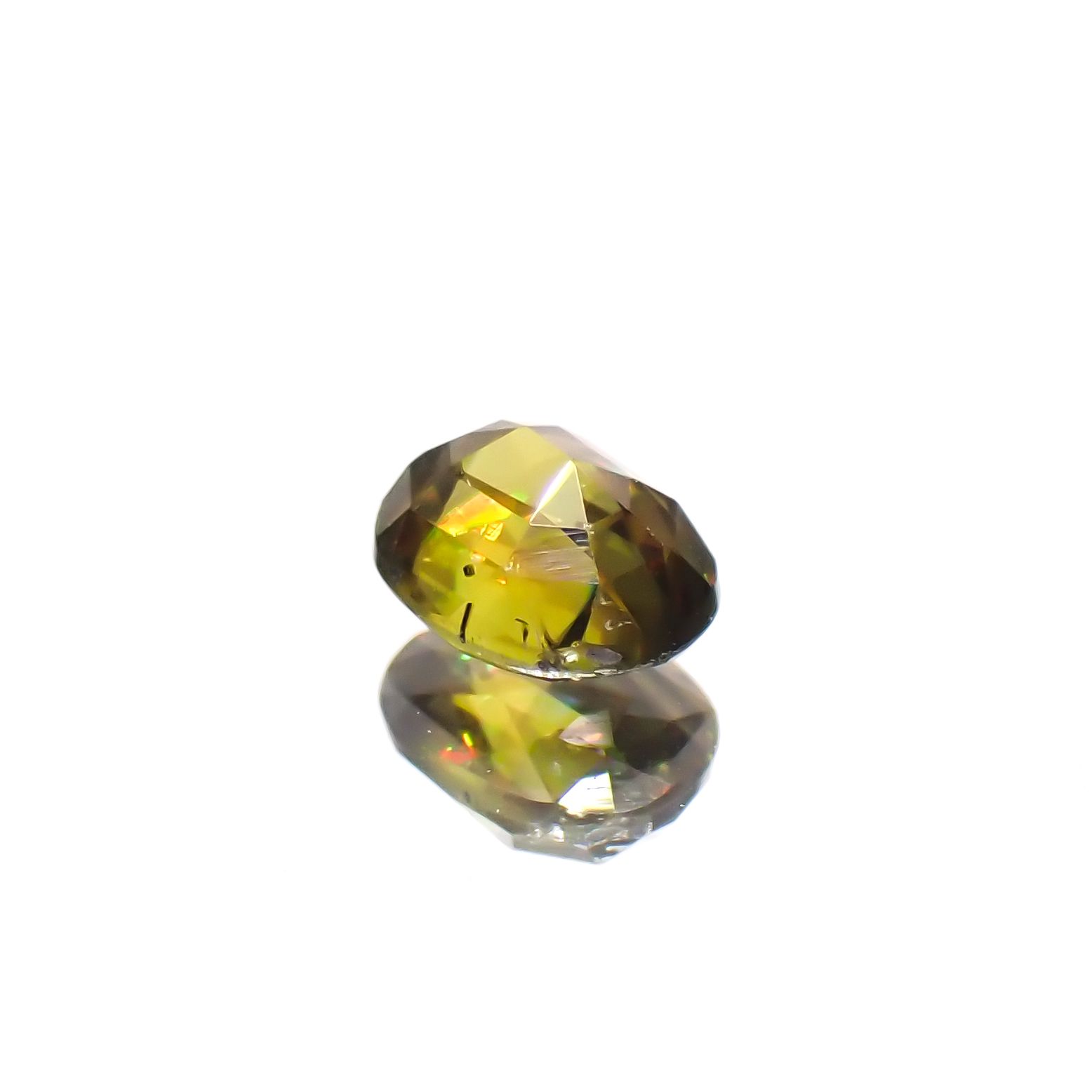 カラーチェンジスフェーン パキスタン産 0.39ct[231224741]4.8x3.8mm前後