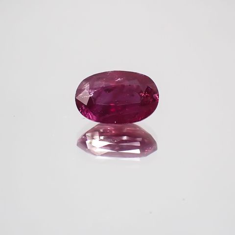 パープルサファイア(宝石名パープル・サファイア) カシミール地方産 1.633ct ソ付(彩珠)[210310235]8.4×5.6mm前後