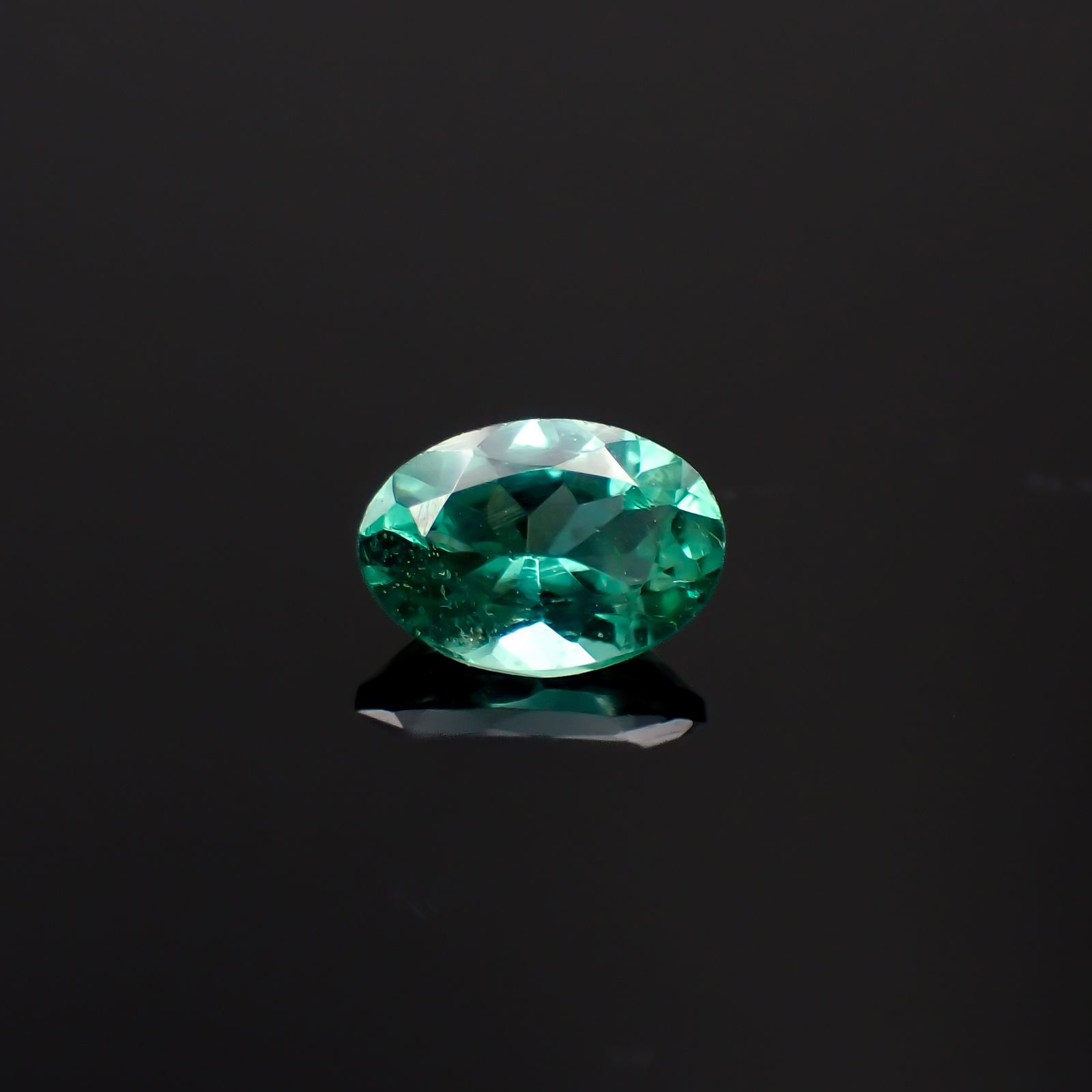 ノーブルモロキサイト マダガスカル産 0.68ct[231224684]6.8x4.8mm前後