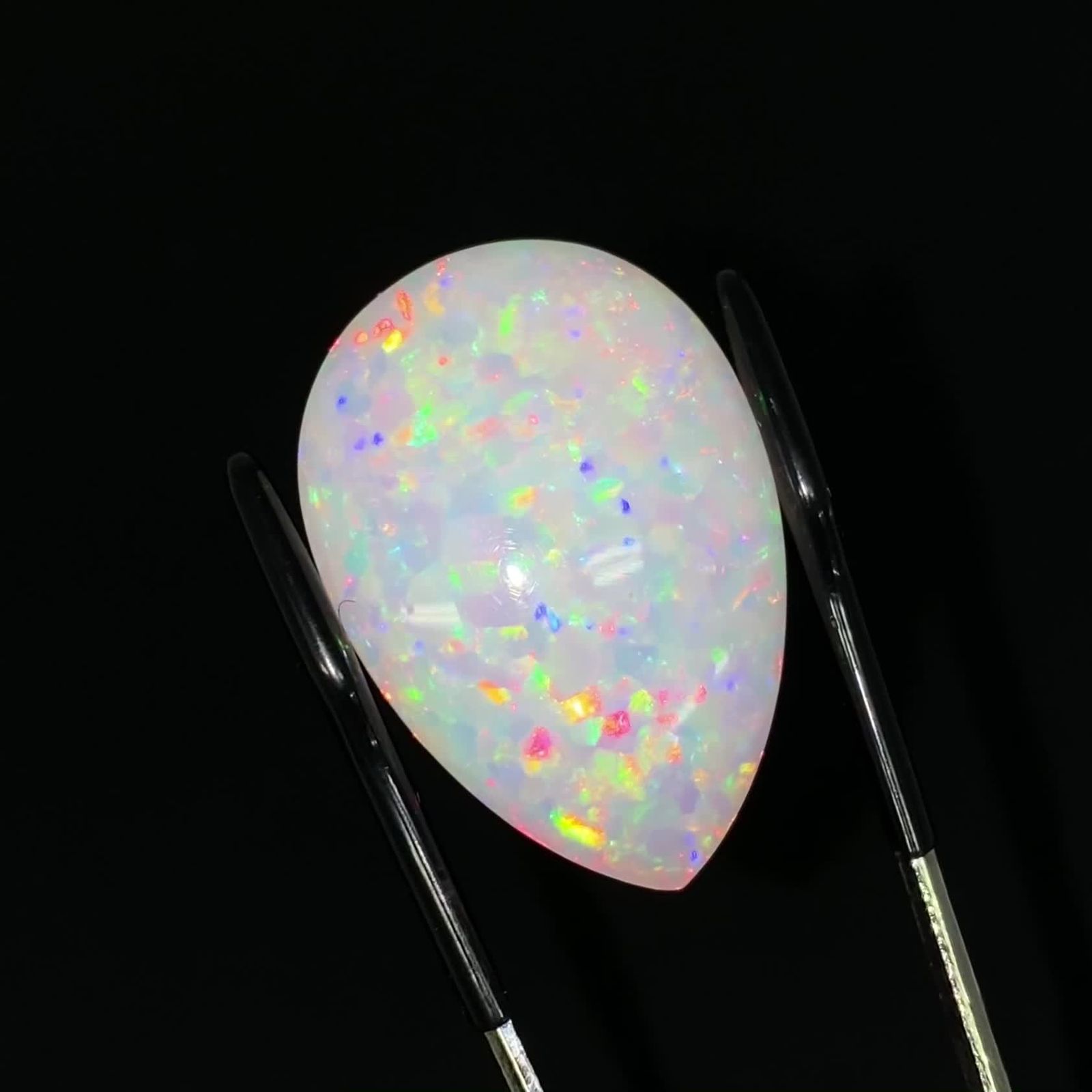 エチオピアオパール エチオピア産 28.67ct / 30x20.5mm前後 [240527764