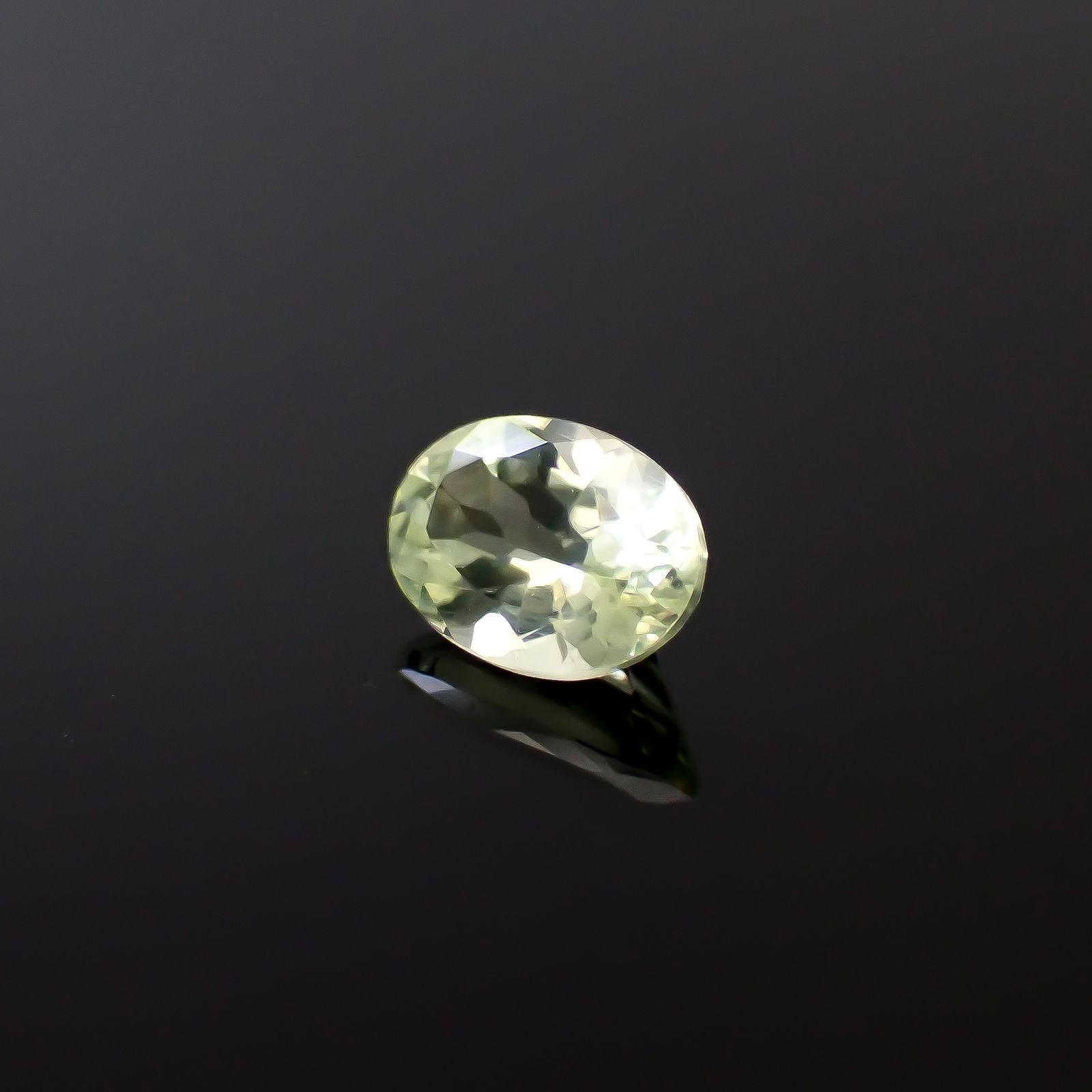 クリソベリルキャッツアイ スリランカ産 0.52ct [250329924]5.8x4.1mm前後