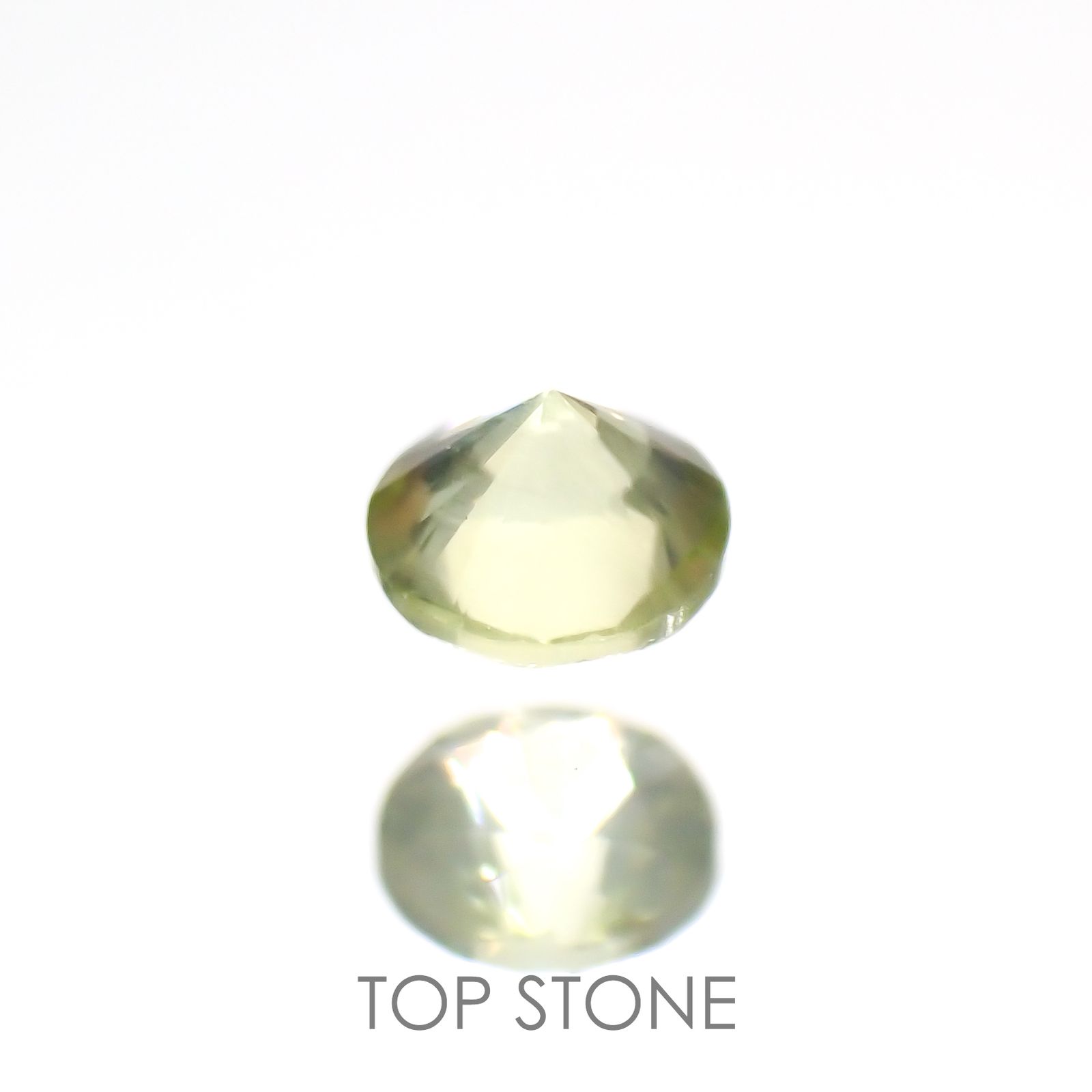 パラサイテックペリドット(宝石名パラサイティック・ペリドット) 採取地：ロシア 0.059ct ソ付(彩珠)[20117253]2.3×2.3mm前後