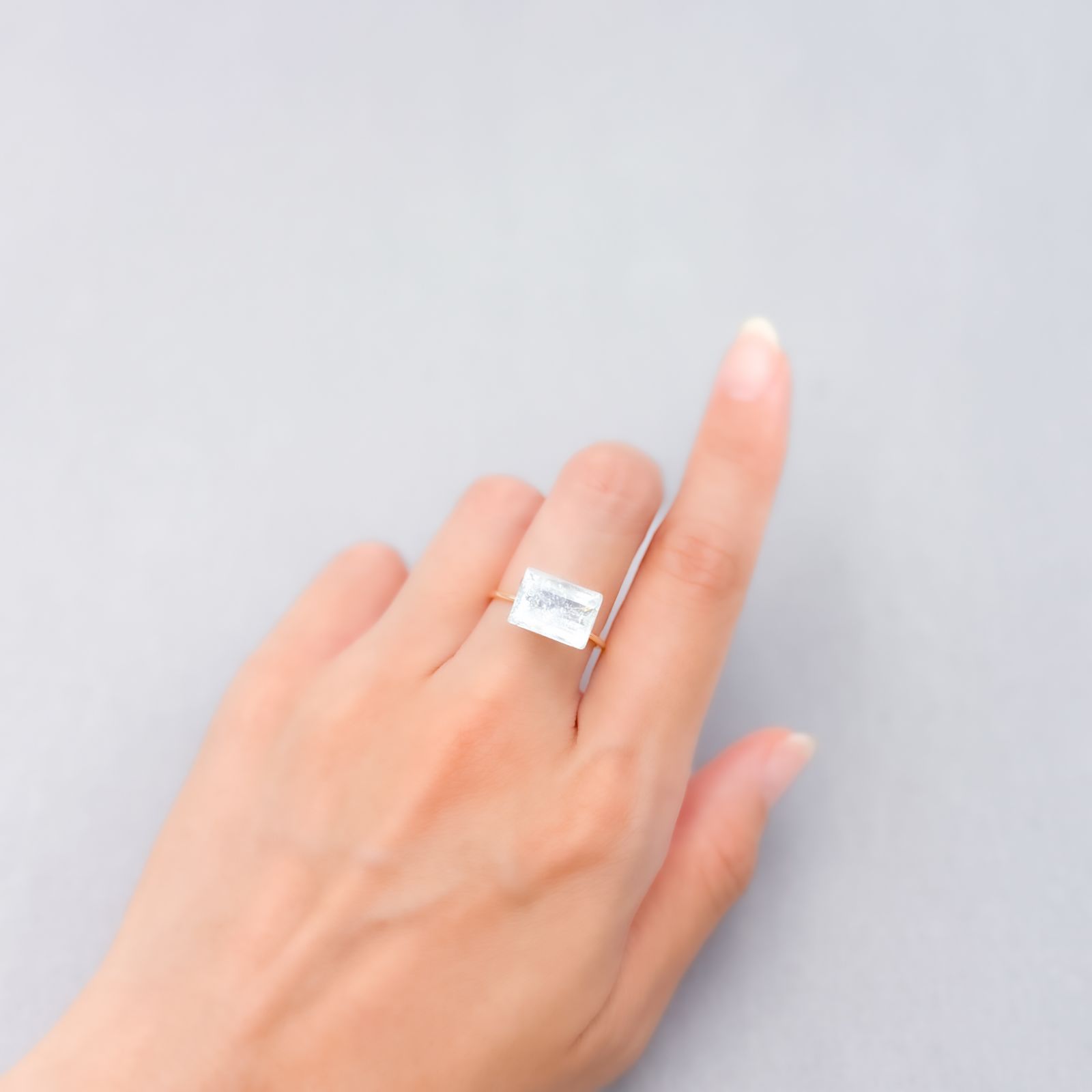 イリデッセンスアクアマリン ブラジル産 4.21ct [250730701]12.2x8.5mm前後